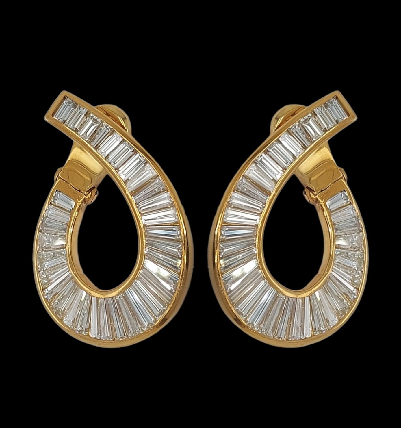 Taille baguette 18 Kt Adler Gèneva Boucles d'oreilles à clip 12 ct. Domaine des diamants Sultan d'Oman  en vente