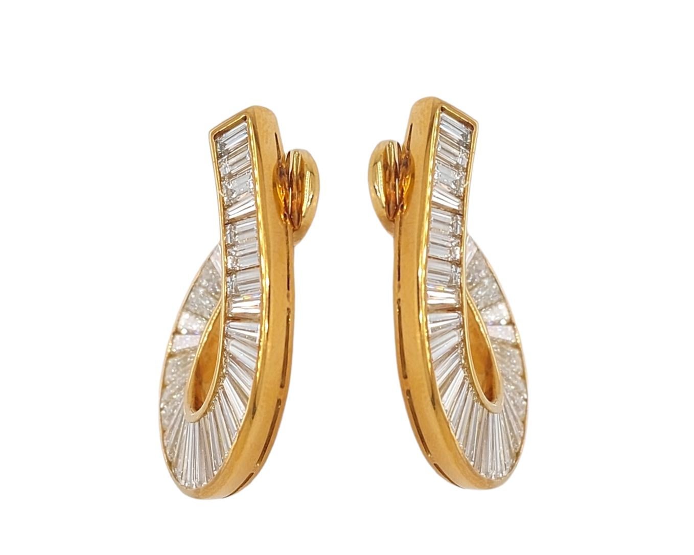 Women's or Men's 18 Karat Adler Gèneva Clip, on Earrings 12 Carat, Diamonds Estate Sultan of Oman For Sale