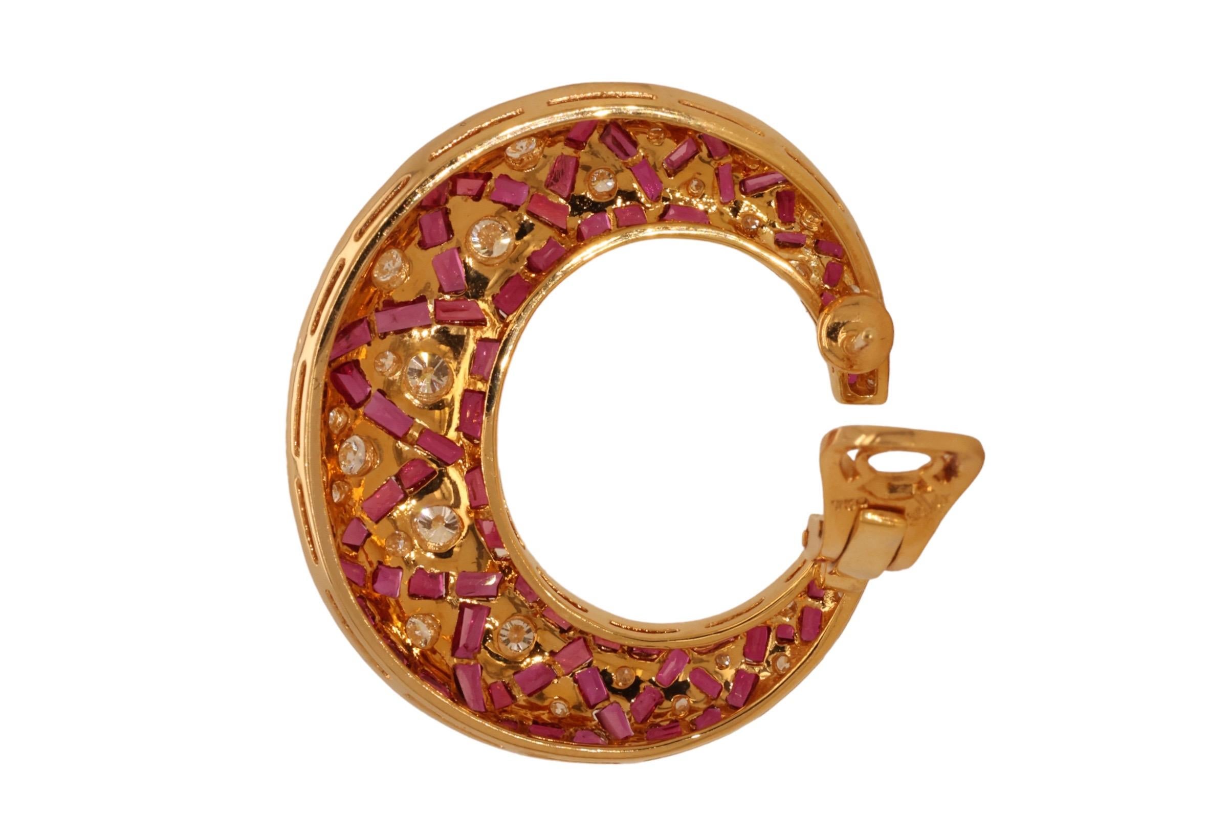 Taille cabochon 18 Kt. Boucles d'oreilles Adler Genèva Cabochons de rubis et diamants, Estate Sultan of Oman    en vente