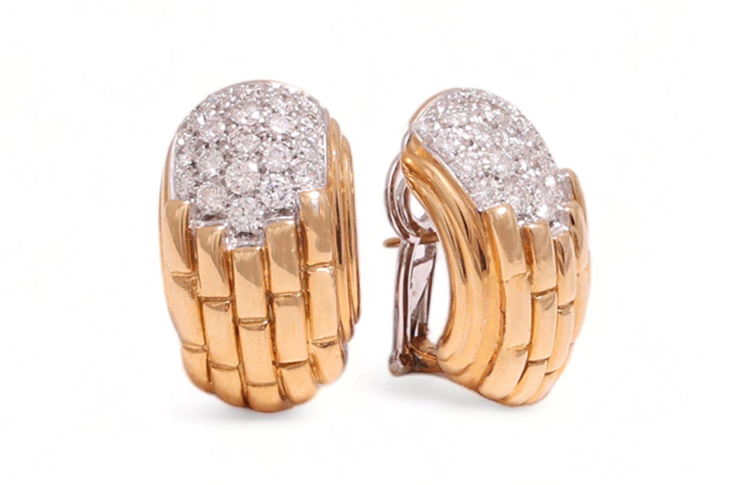Femenino o masculino 18 kt. Preciosos pendientes de oro con clip engastados con 2,76 ct. Diamantes en venta
