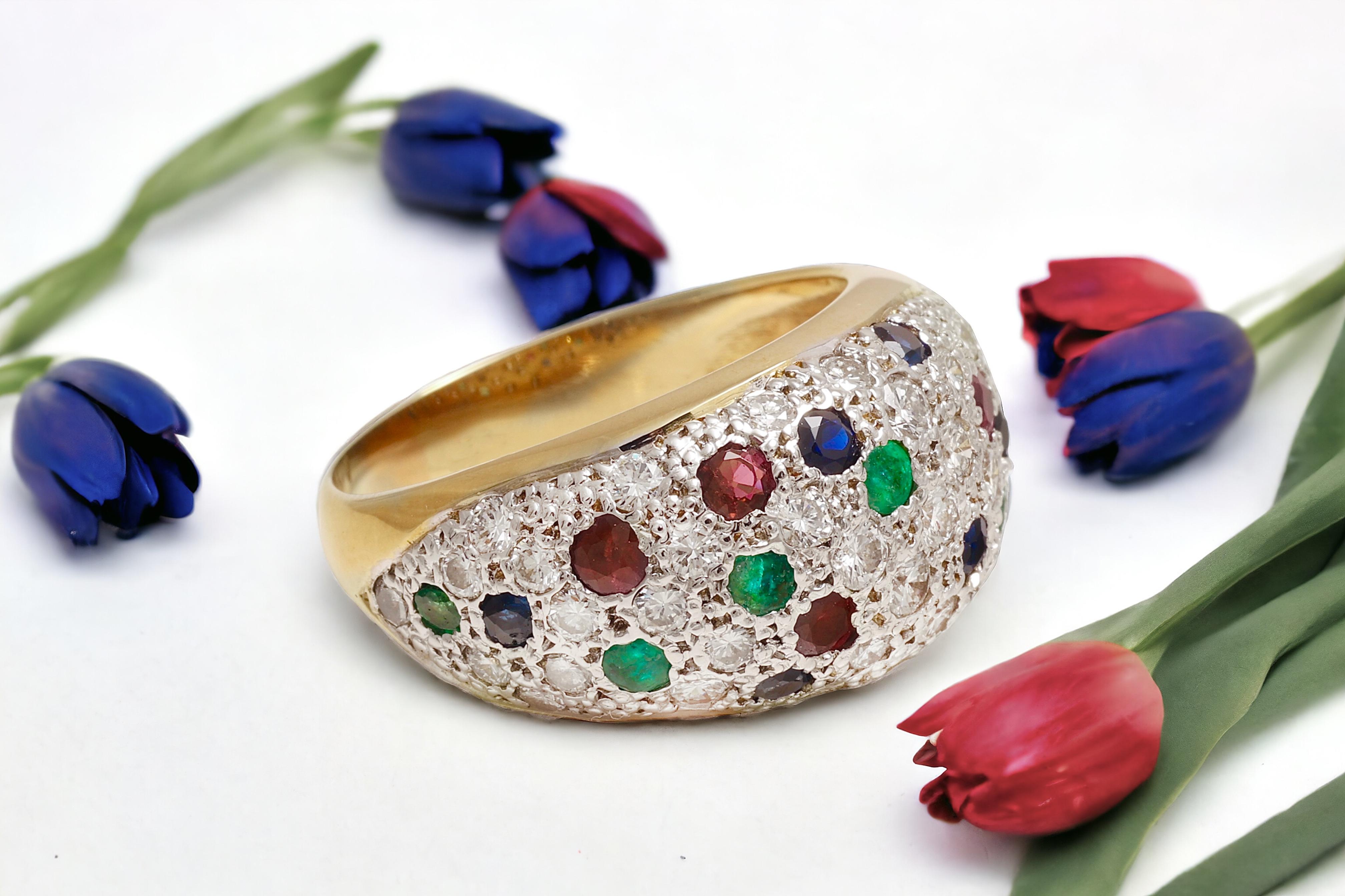 18 kt. Bicolour Gold Ring With Diamonds, Sapphire, Emeralds and Rubies For Sale 3