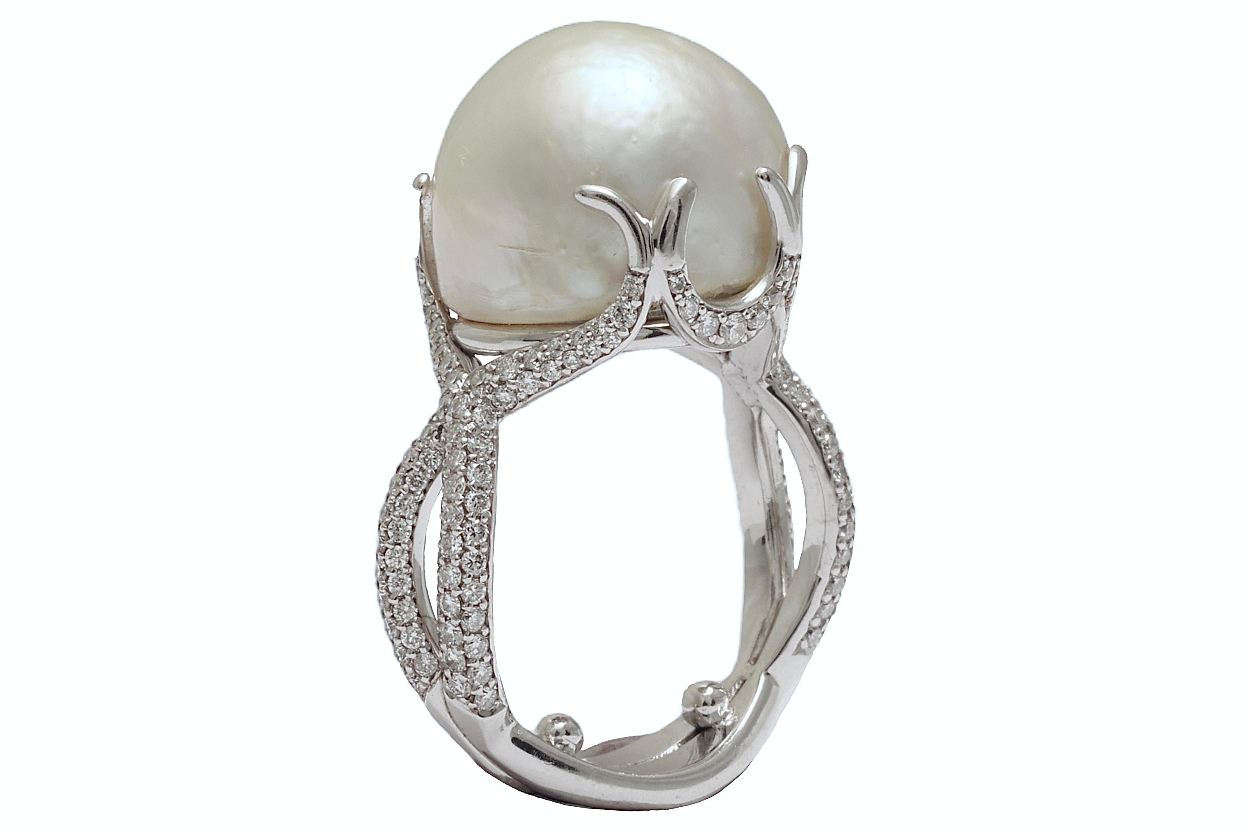 18 Kt Big Baroque 14.8mm Pearl & Pavé set Diamonds Ring For Sale 4