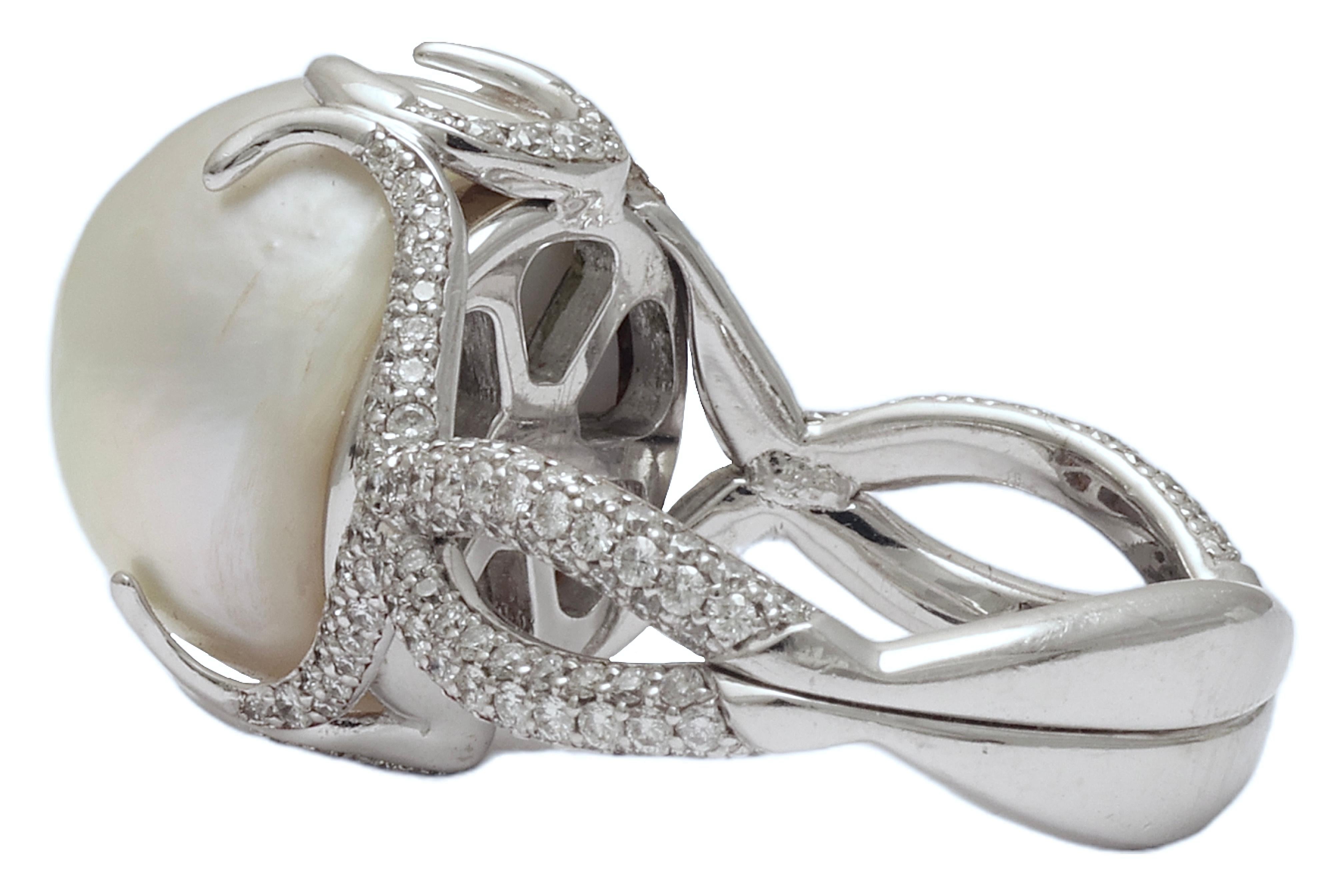 Brilliant Cut 18 Kt Big Baroque 14.8mm Pearl & Pavé set Diamonds Ring For Sale