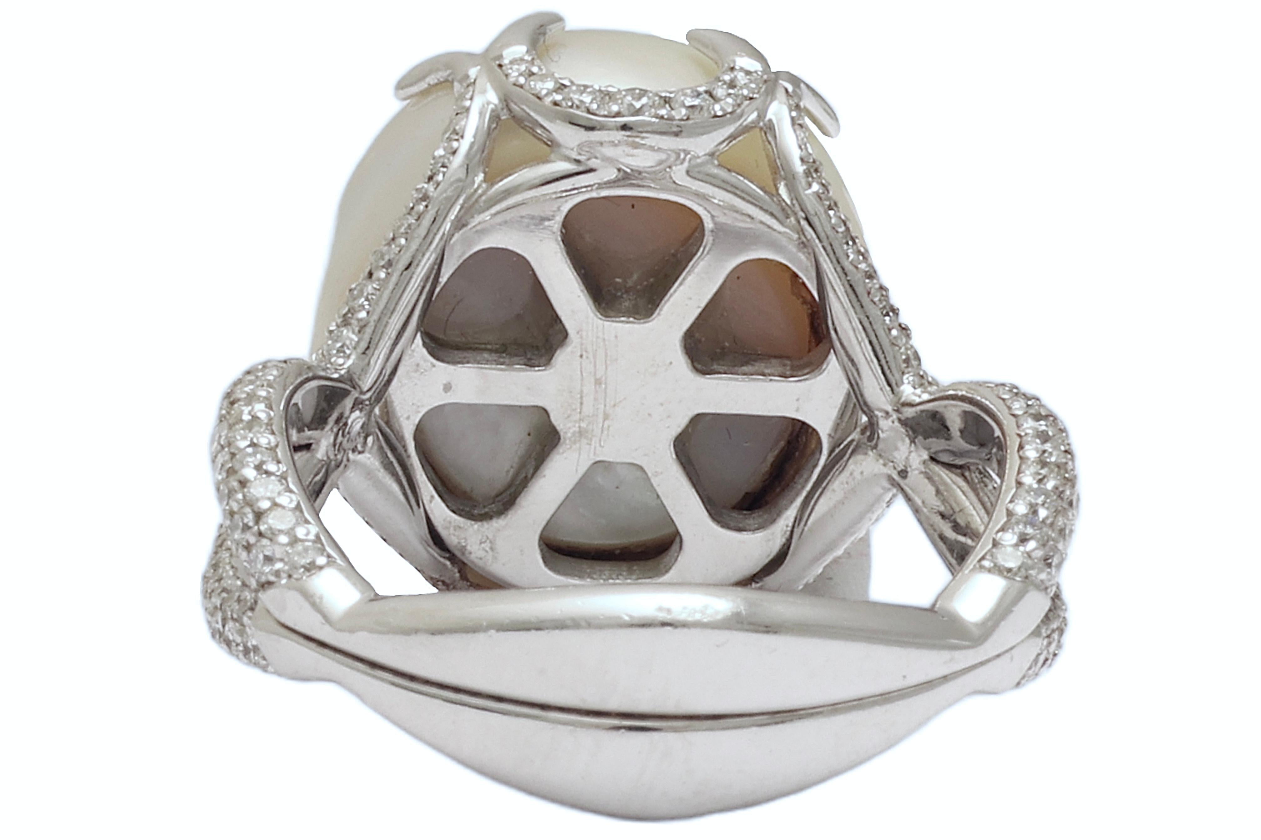 18 Kt Big Baroque 14.8mm Pearl & Pavé set Diamonds Ring For Sale 1
