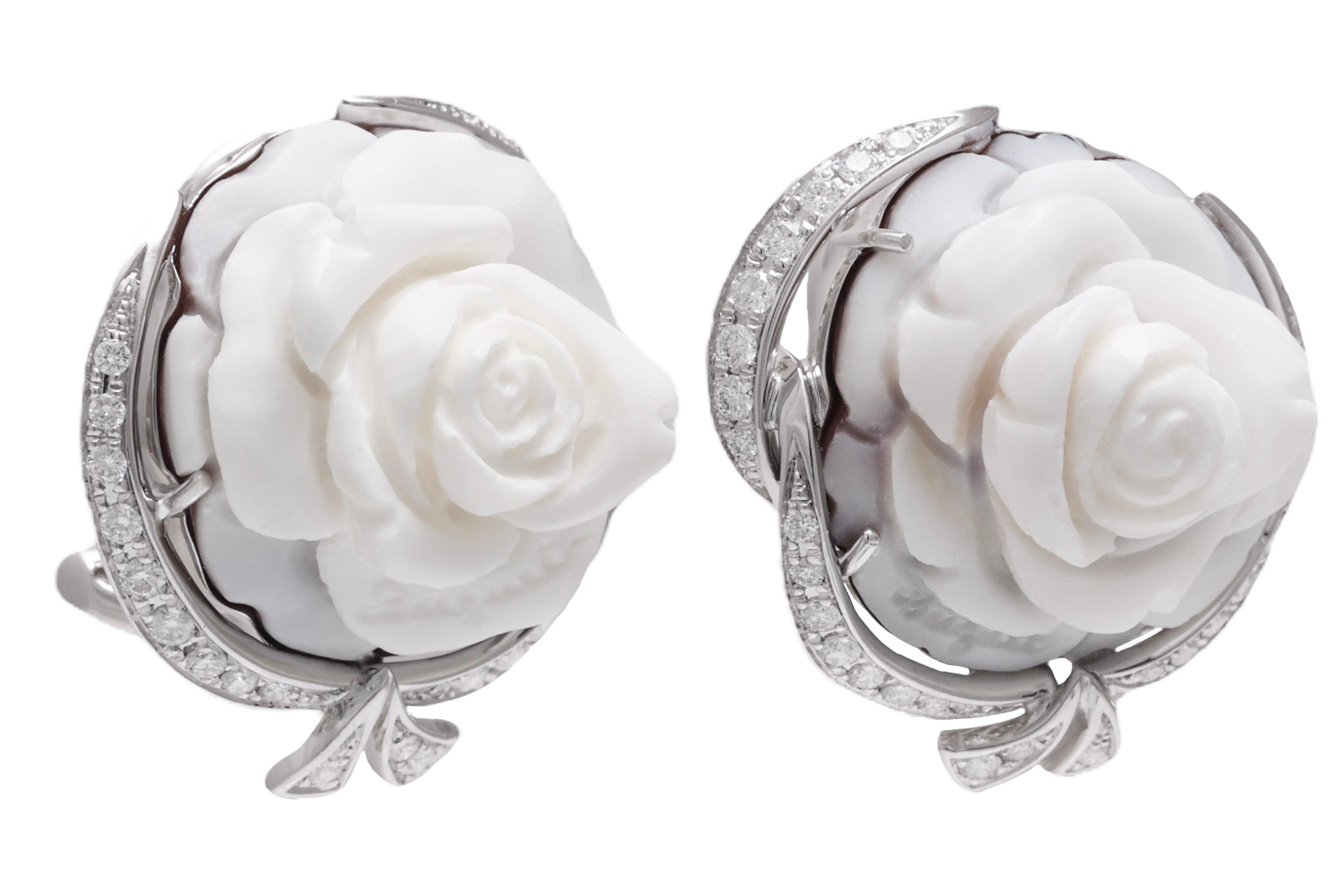 Taglio brillante Orecchini di diamanti Breguet 18 Kt con cammeo di fiori in vendita