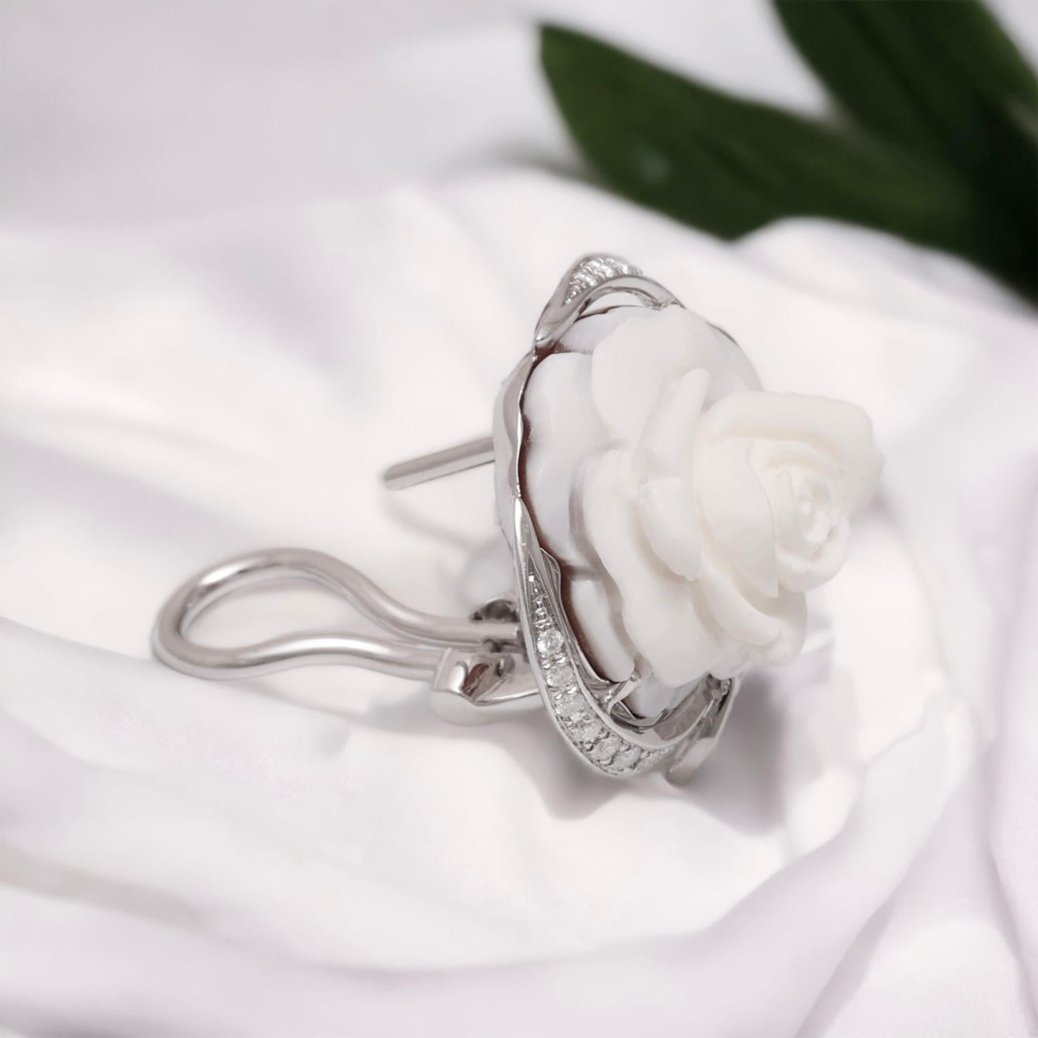 Orecchini di diamanti Breguet 18 Kt con cammeo di fiori in vendita 3