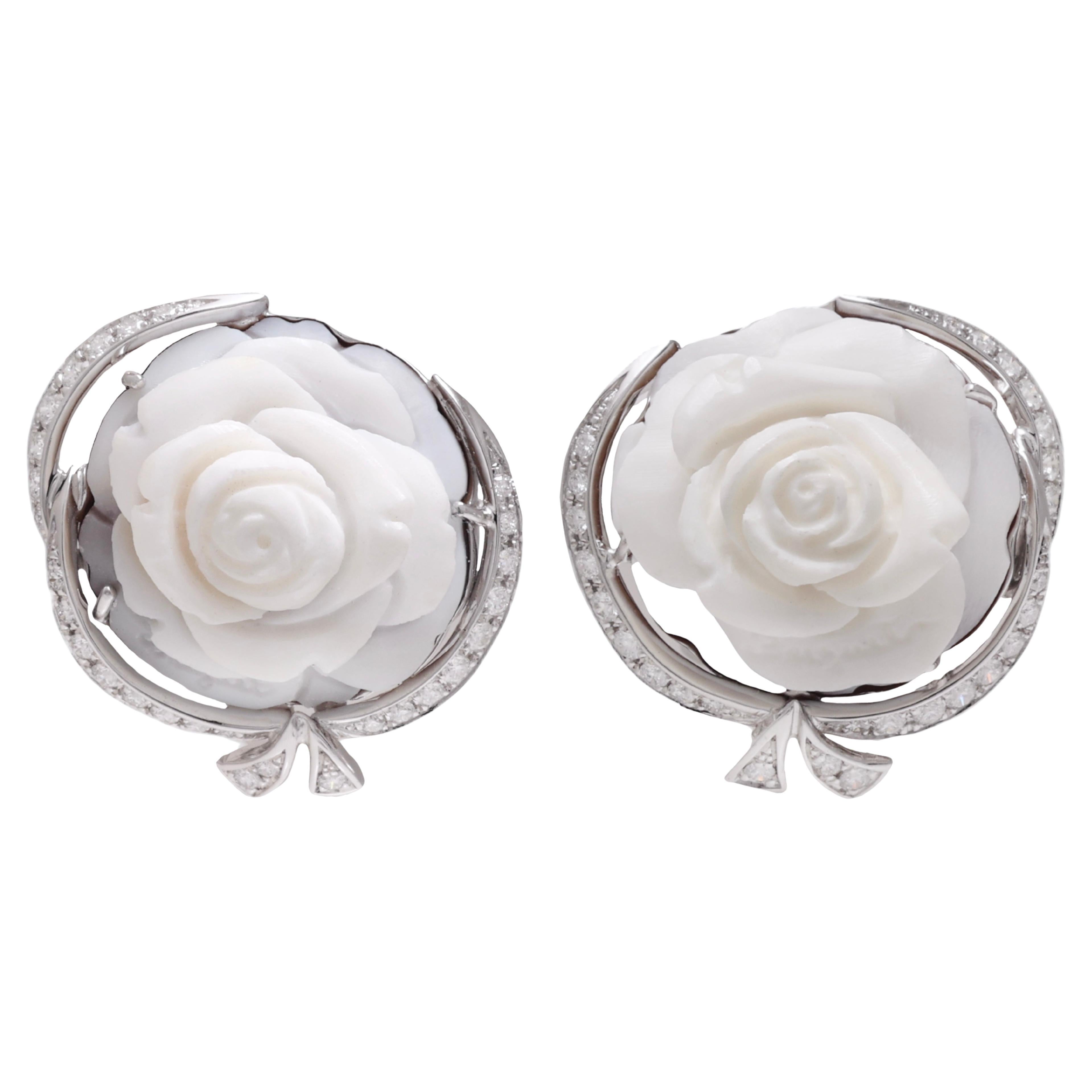 Orecchini di diamanti Breguet 18 Kt con cammeo di fiori in vendita