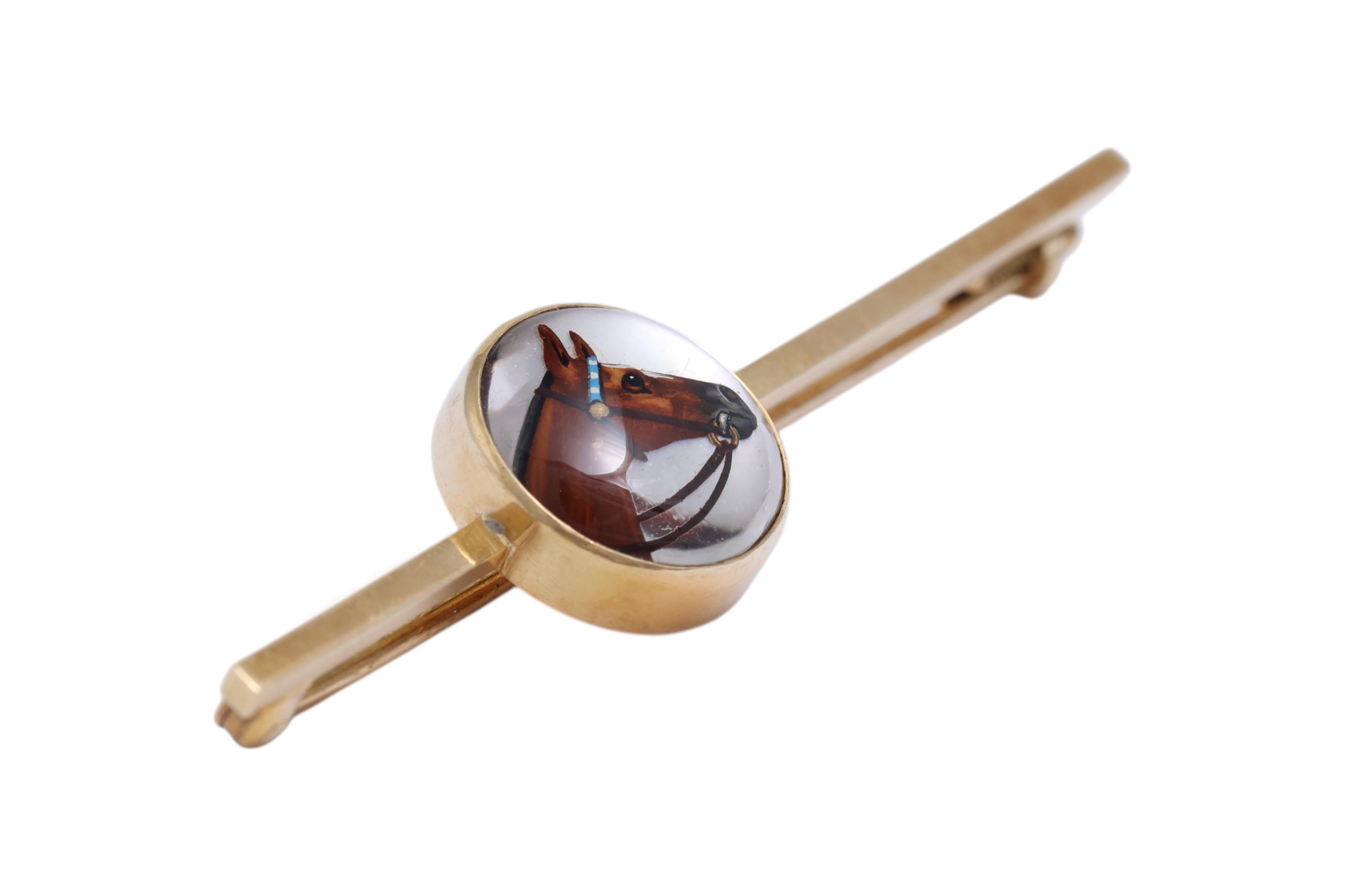 18 Kt Brooch with Hand painted Horse & Rock Crystal In condizioni ottime in vendita a Antwerp, BE