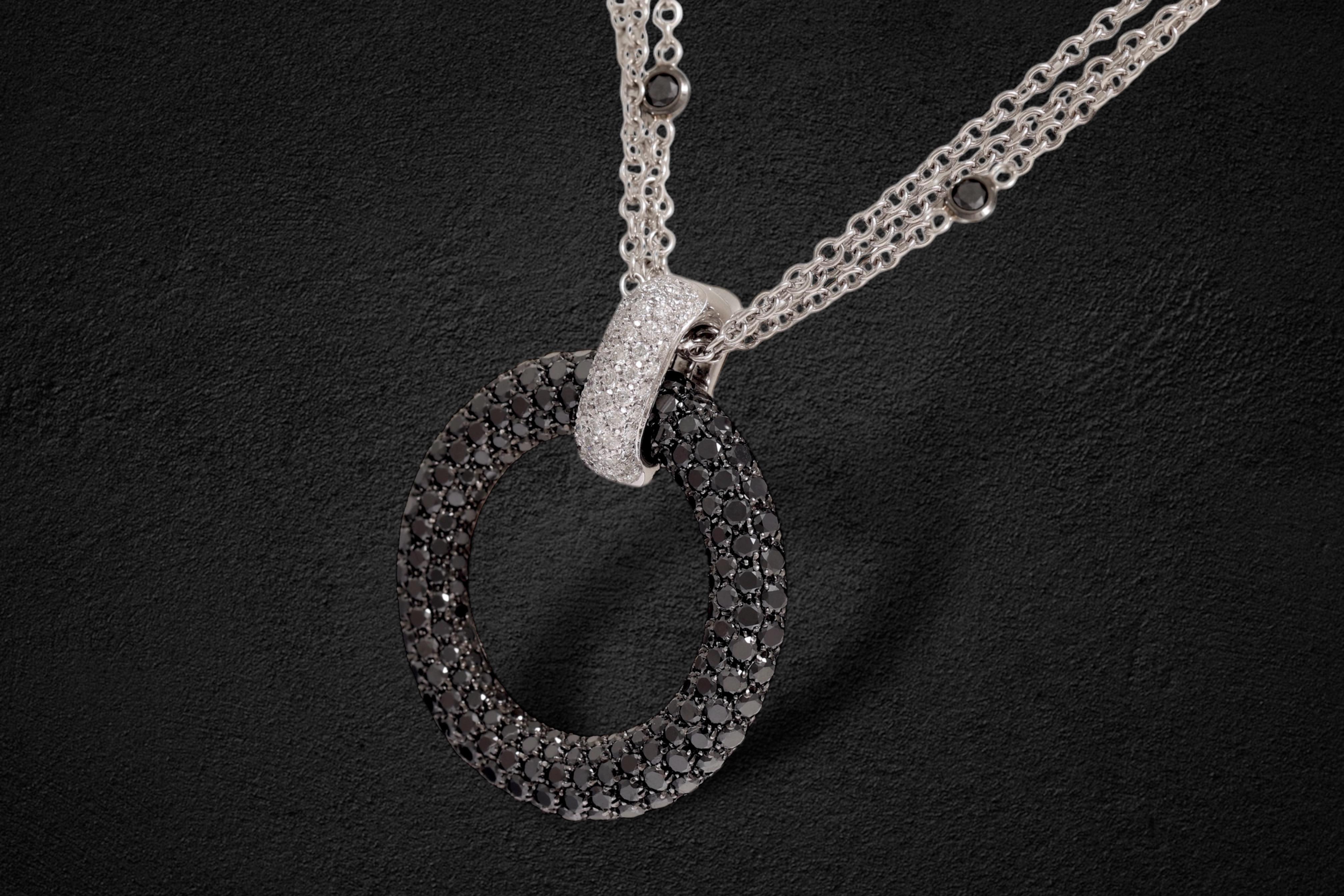 Collar Crivelli 18 Kt, 6.46 Ct  Diamantes blancos y negros en venta 8