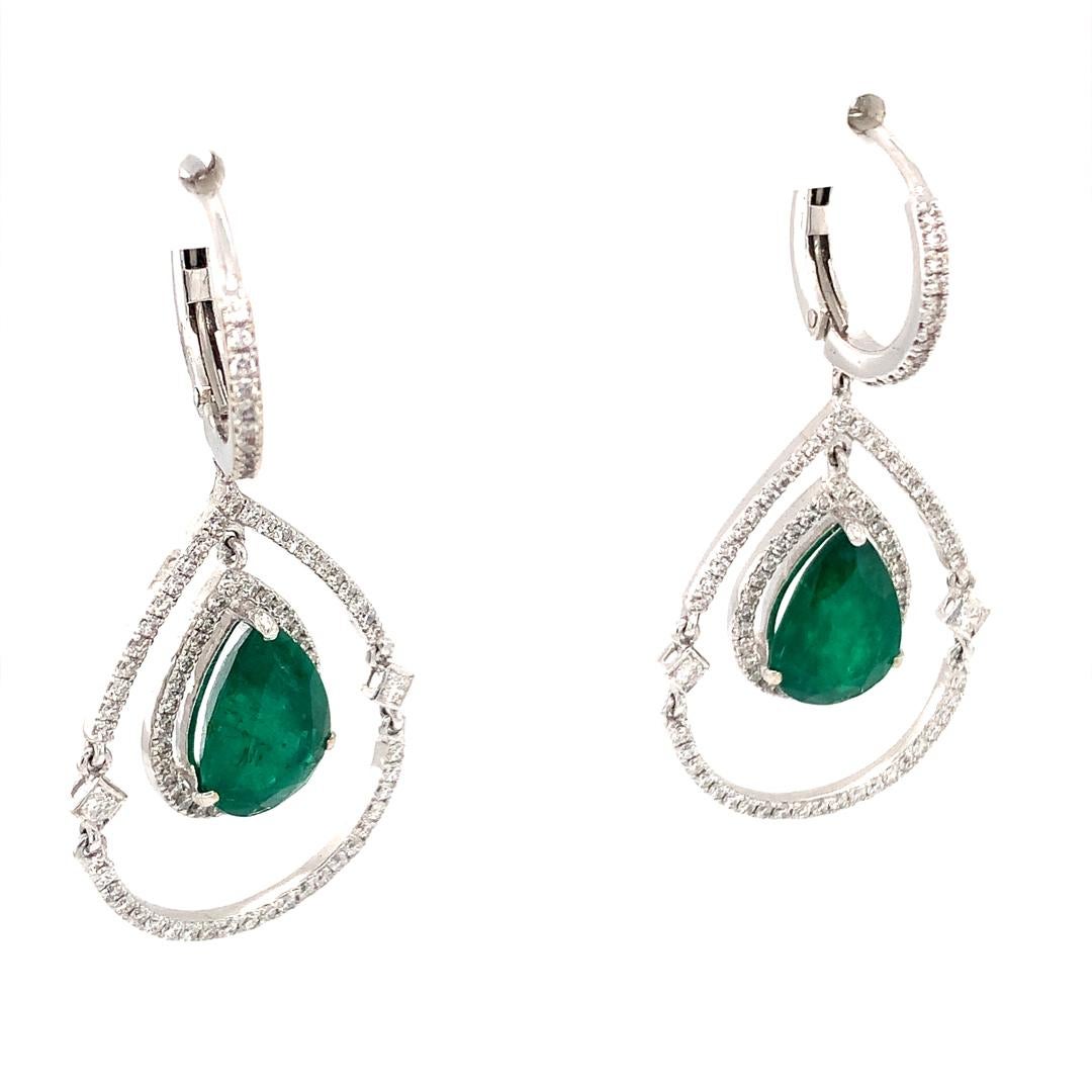 18 Karat Diamant- und Smaragd-Ohrringe mit Creolen im Angebot 3