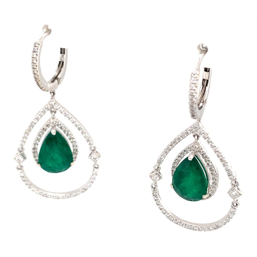 18-kt diamond and emerald hoop dangle earrings For Sale 4