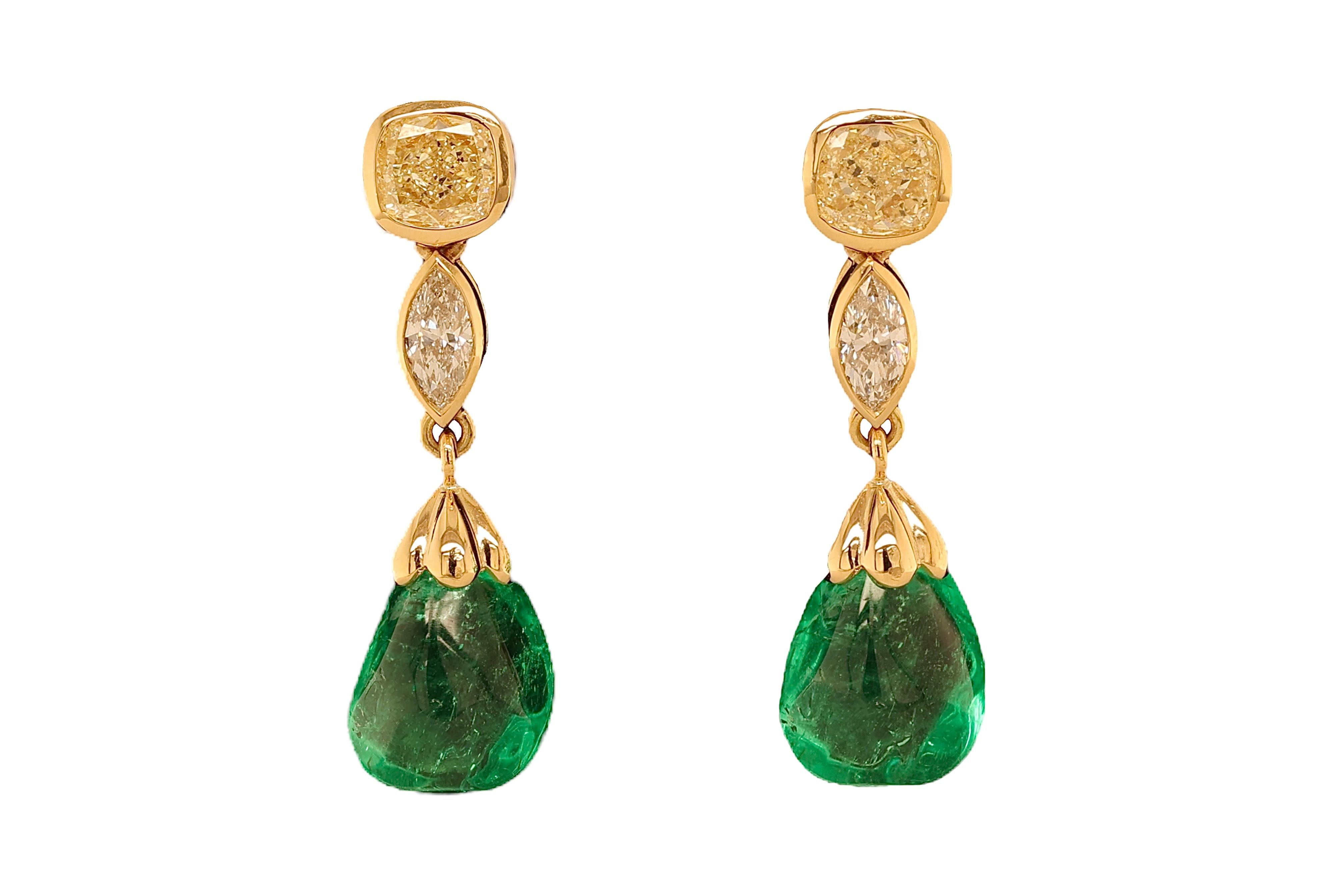 Gorgeous 18 Kt. Earrings Minor Colombian 5.39 & 5.14ct Emeralds, Fancy Yellow Cushion Diamonds, CGL Certified

One of a kind completely hand made in our atelier .

Emeralds: 2 Intense green, Minor Colombian Emeralds, 5.39 ct. and 5.14 ct. 
Comes