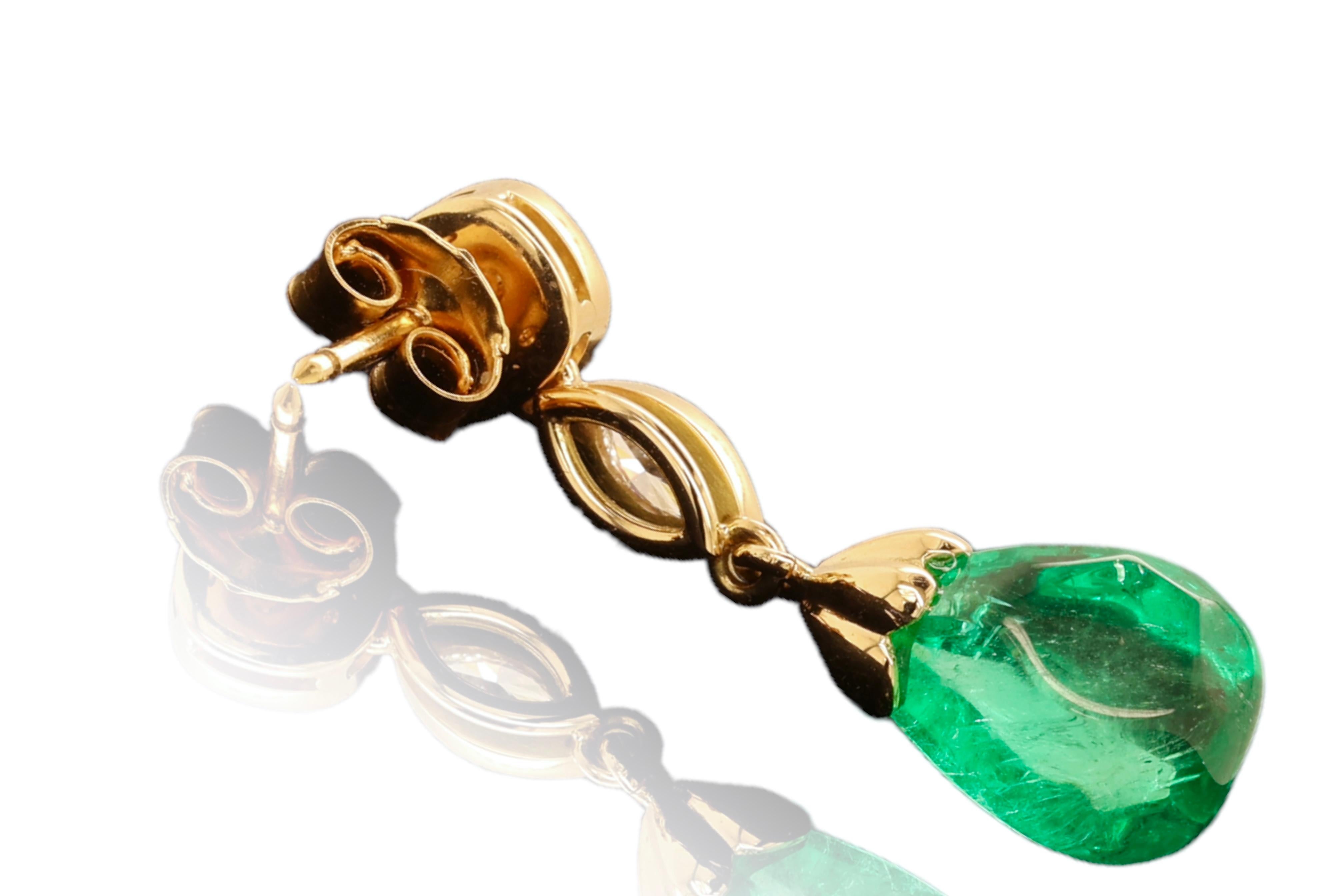 18 Kt, Earrings Minor Colombian 5.39 & 5.14ct Emeralds, Diamonds, CGL Certified In New Condition For Sale In Antwerp, BE