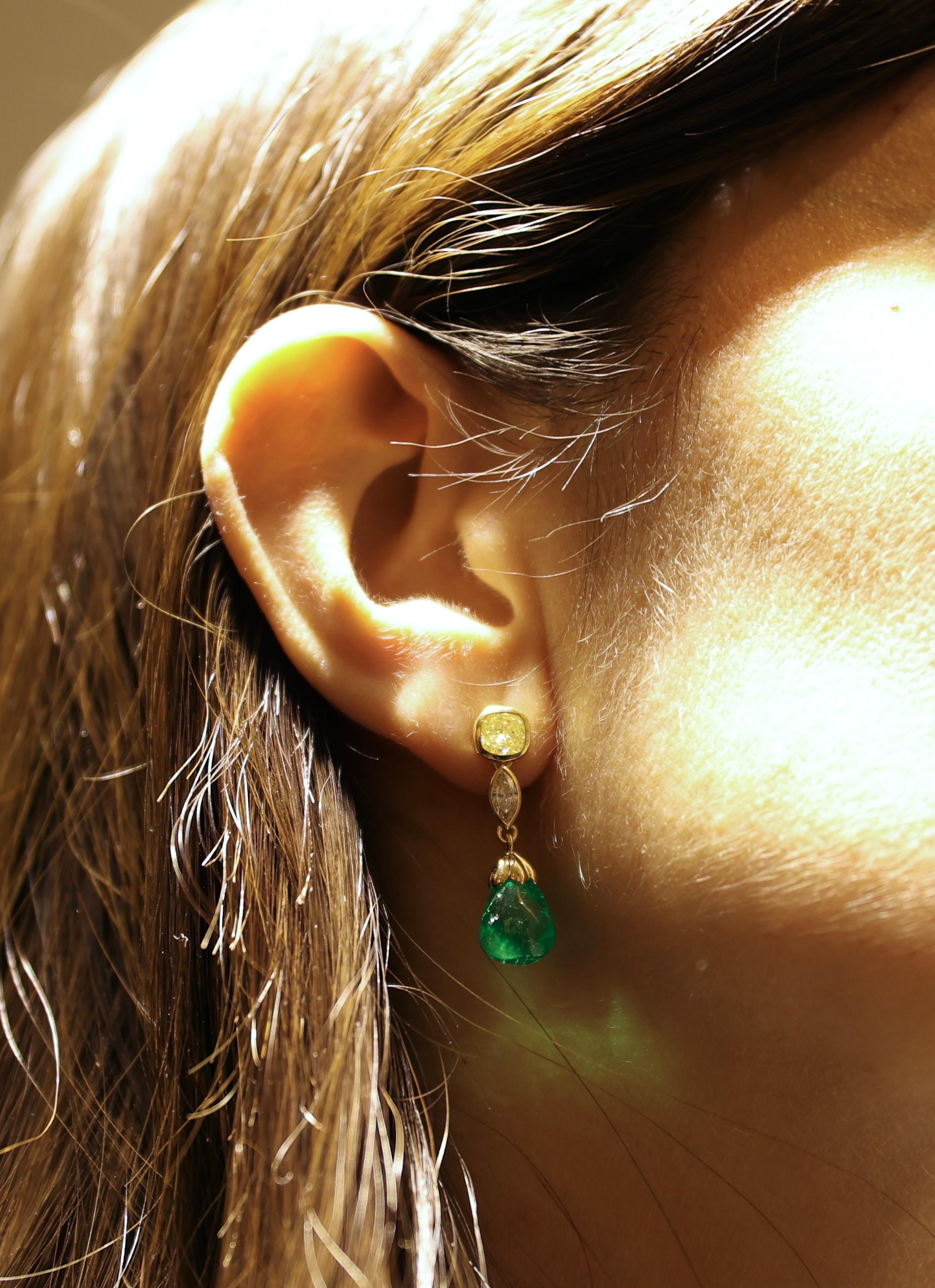 18 Kt, Earrings Minor Colombian 5.39 & 5.14ct Emeralds, Diamonds, CGL Certified For Sale 2