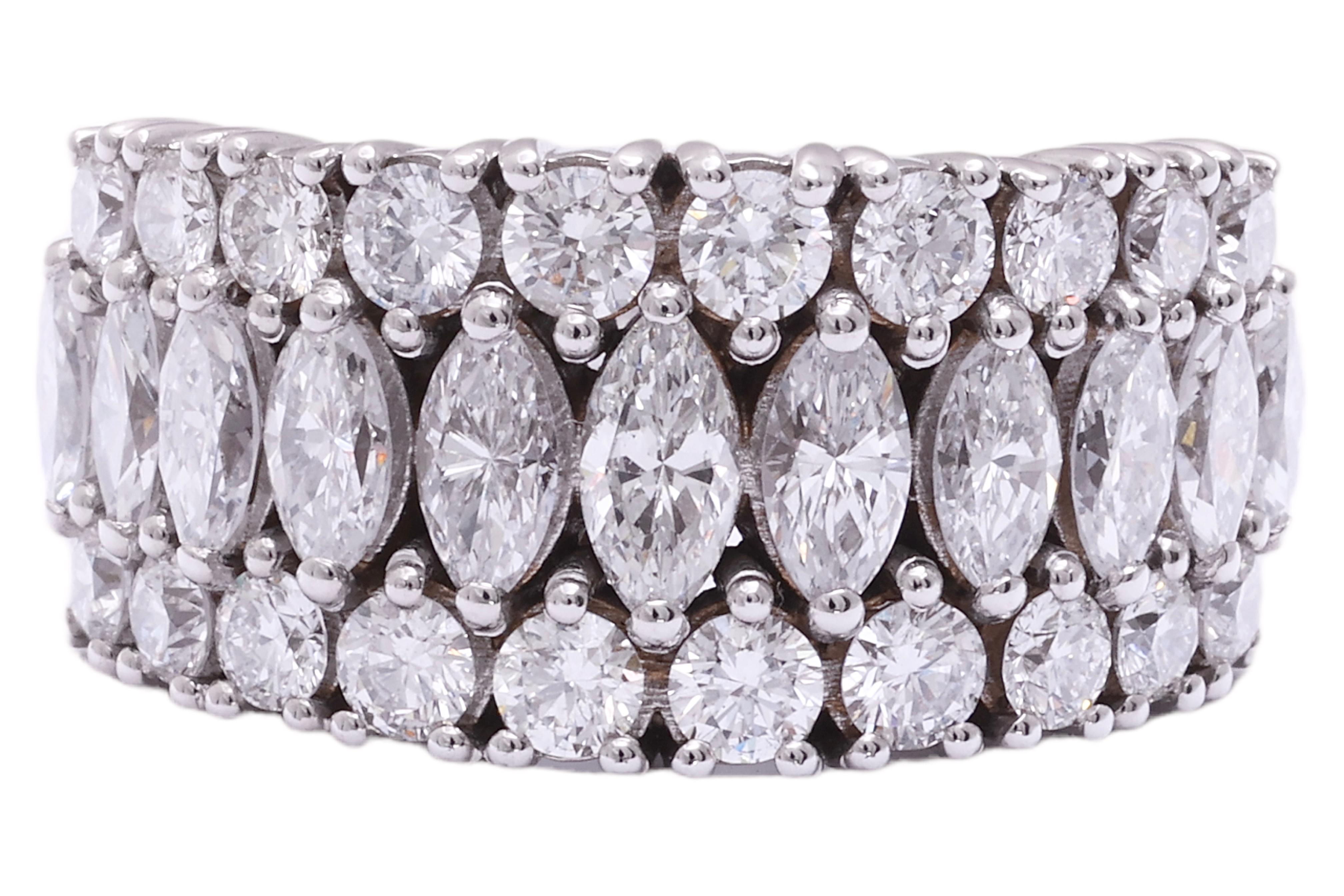 18 kt. Eleganter und luxuriöser Ring mit 2,60 ct. Diamant im Marquise- und Brillantschliff im Angebot 7