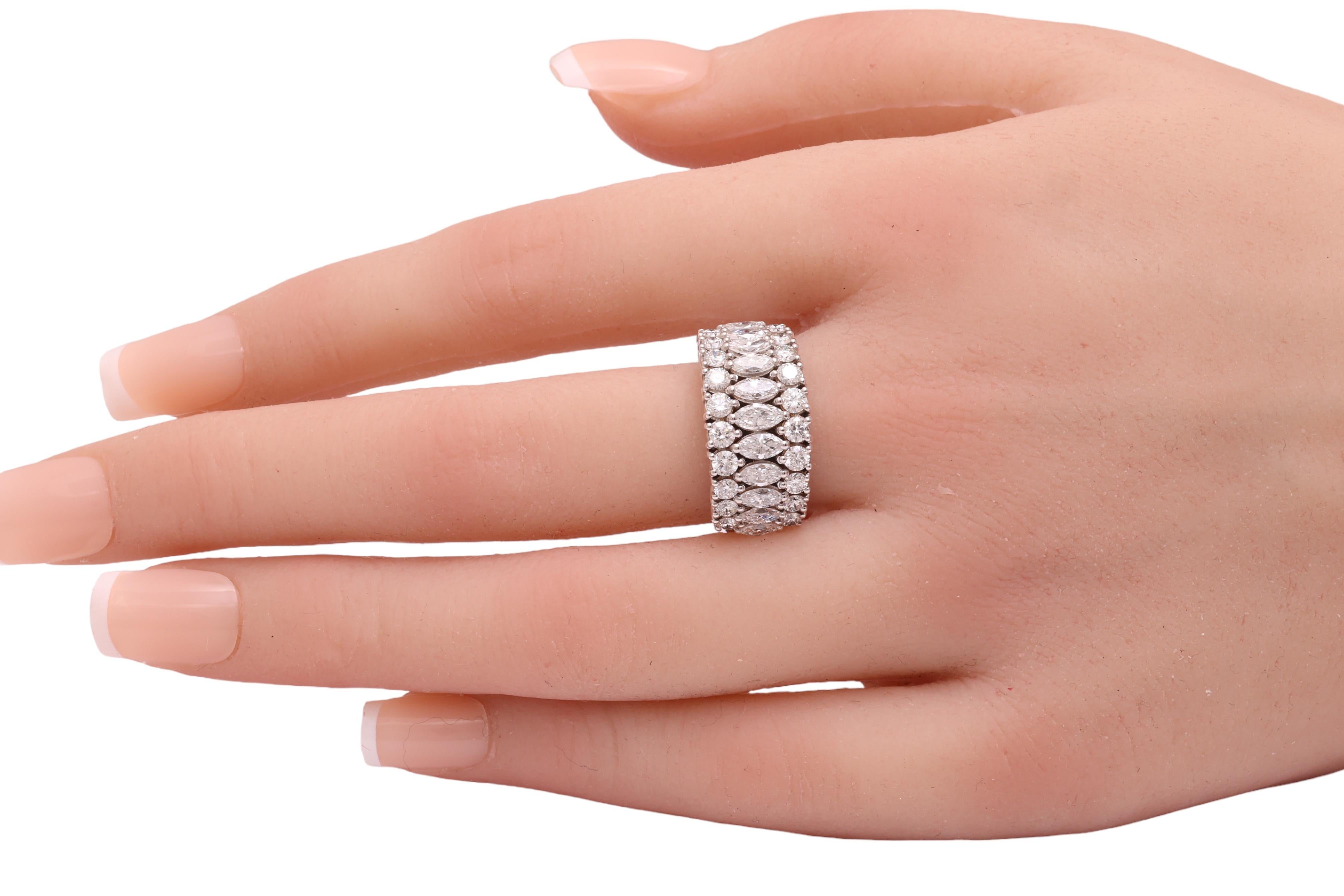 18 kt. Eleganter und luxuriöser Ring mit 2,60 ct. Diamant im Marquise- und Brillantschliff im Angebot 8