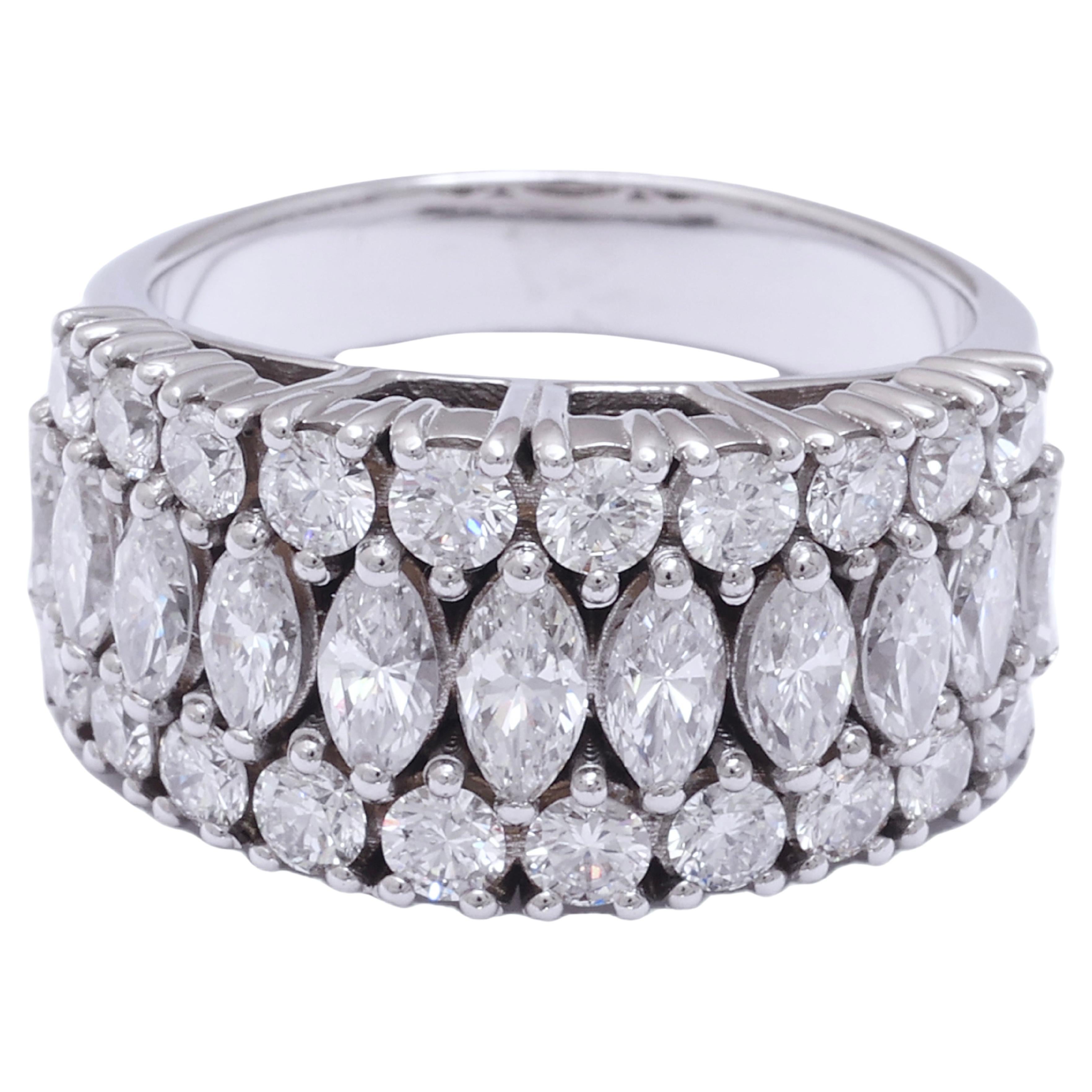18 kt. Eleganter und luxuriöser Ring mit 2,60 ct. Diamant im Marquise- und Brillantschliff im Angebot 1