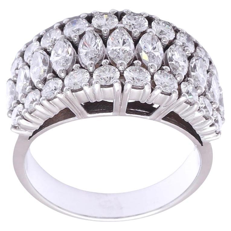 18 kt. Elegant & Luxurious Ring With 2.60 ct. Marquise & Brilliant Cut Diamond For Sale