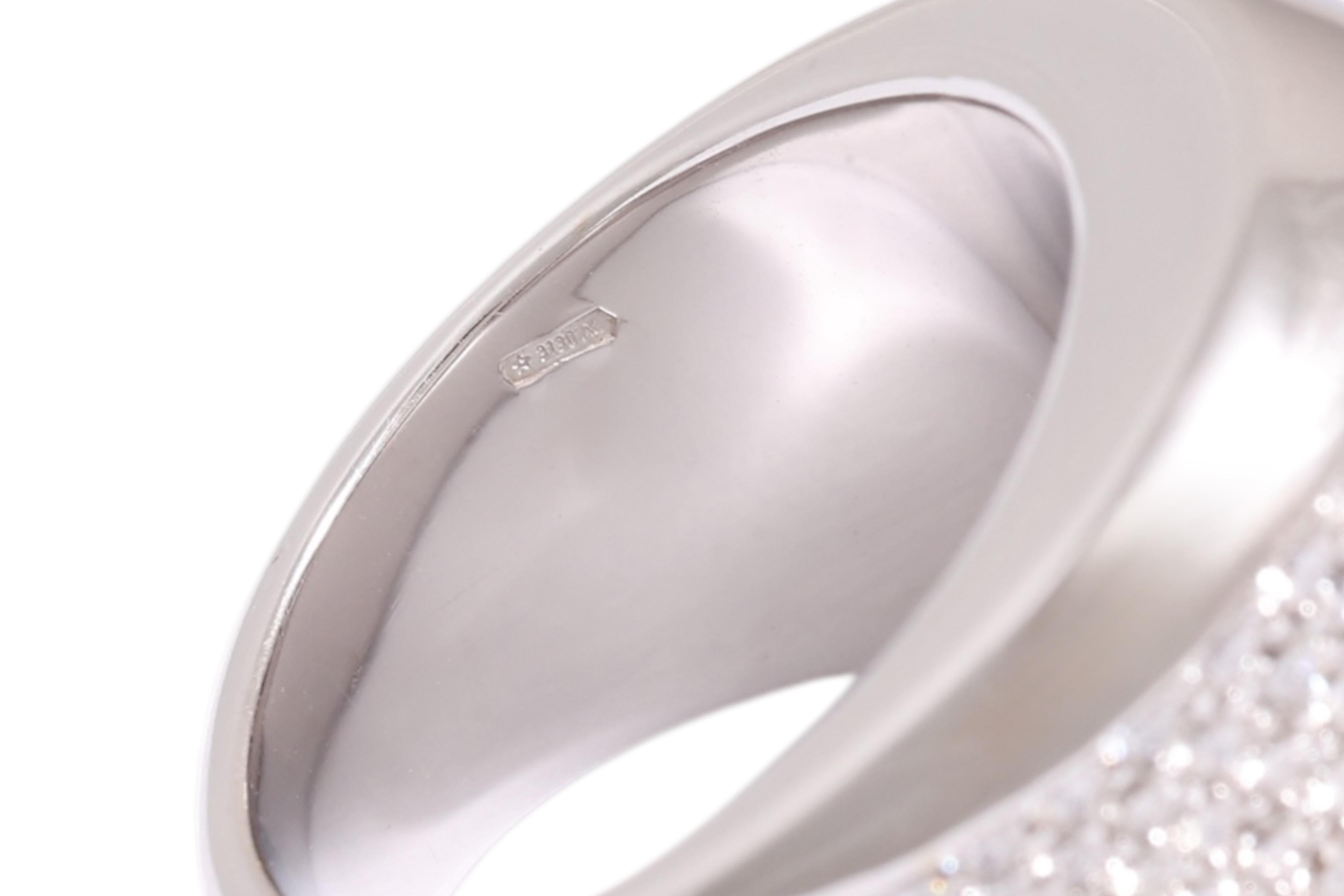 Bague moderne 18 Kt avec pavé de diamants en vente 4