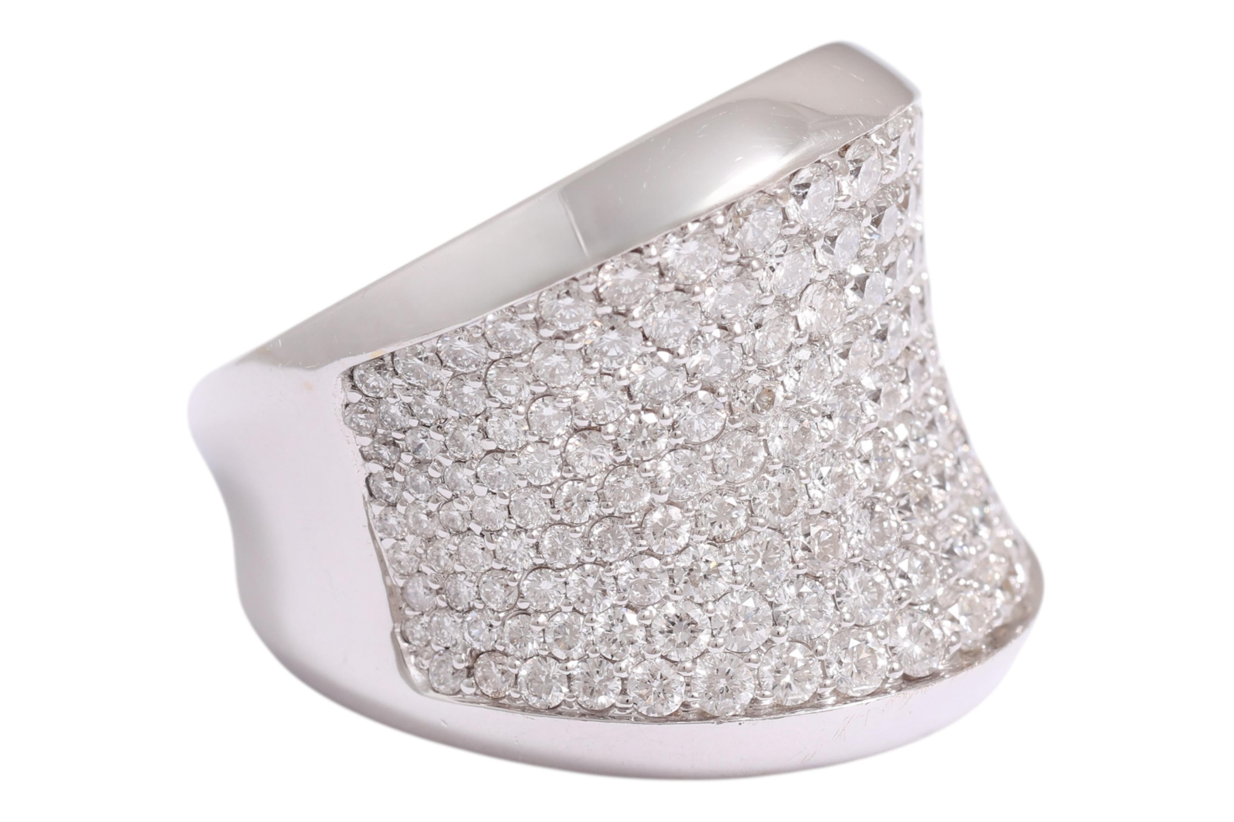 Bague moderne 18 Kt avec pavé de diamants Neuf - En vente à Antwerp, BE