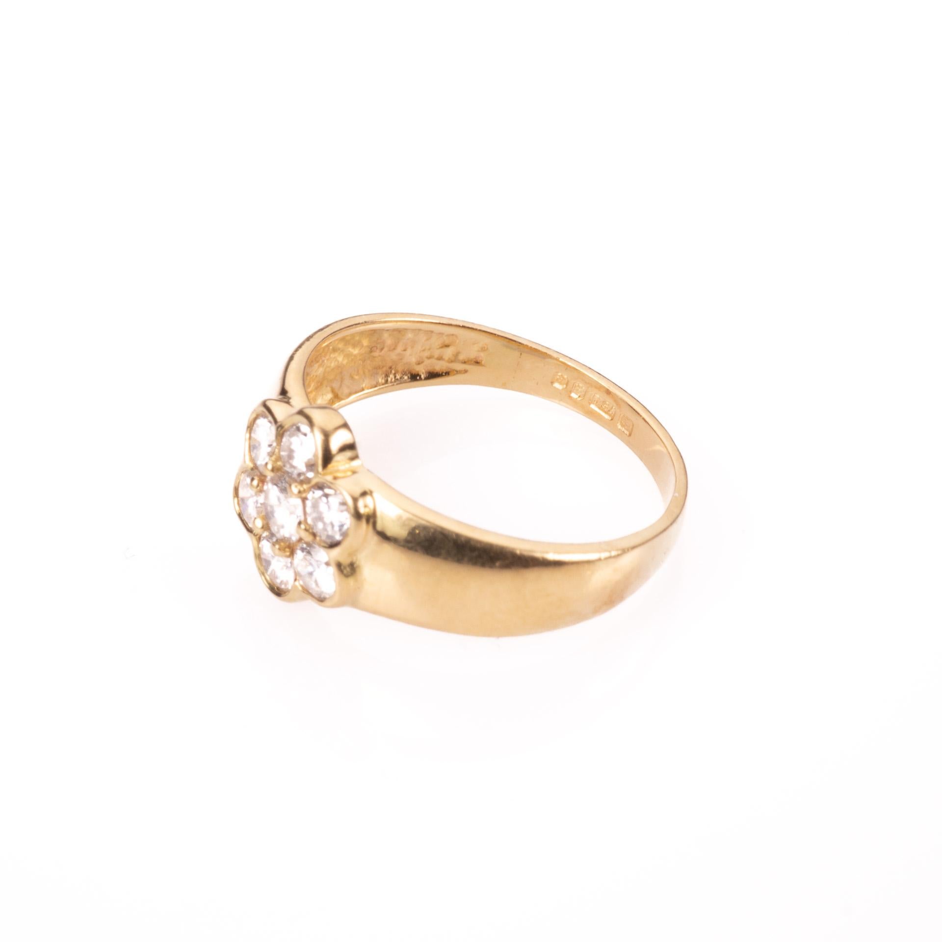 18 Kt Gold 1ct Diamond Cluster Ring In Good Condition For Sale In Nottingham, GB