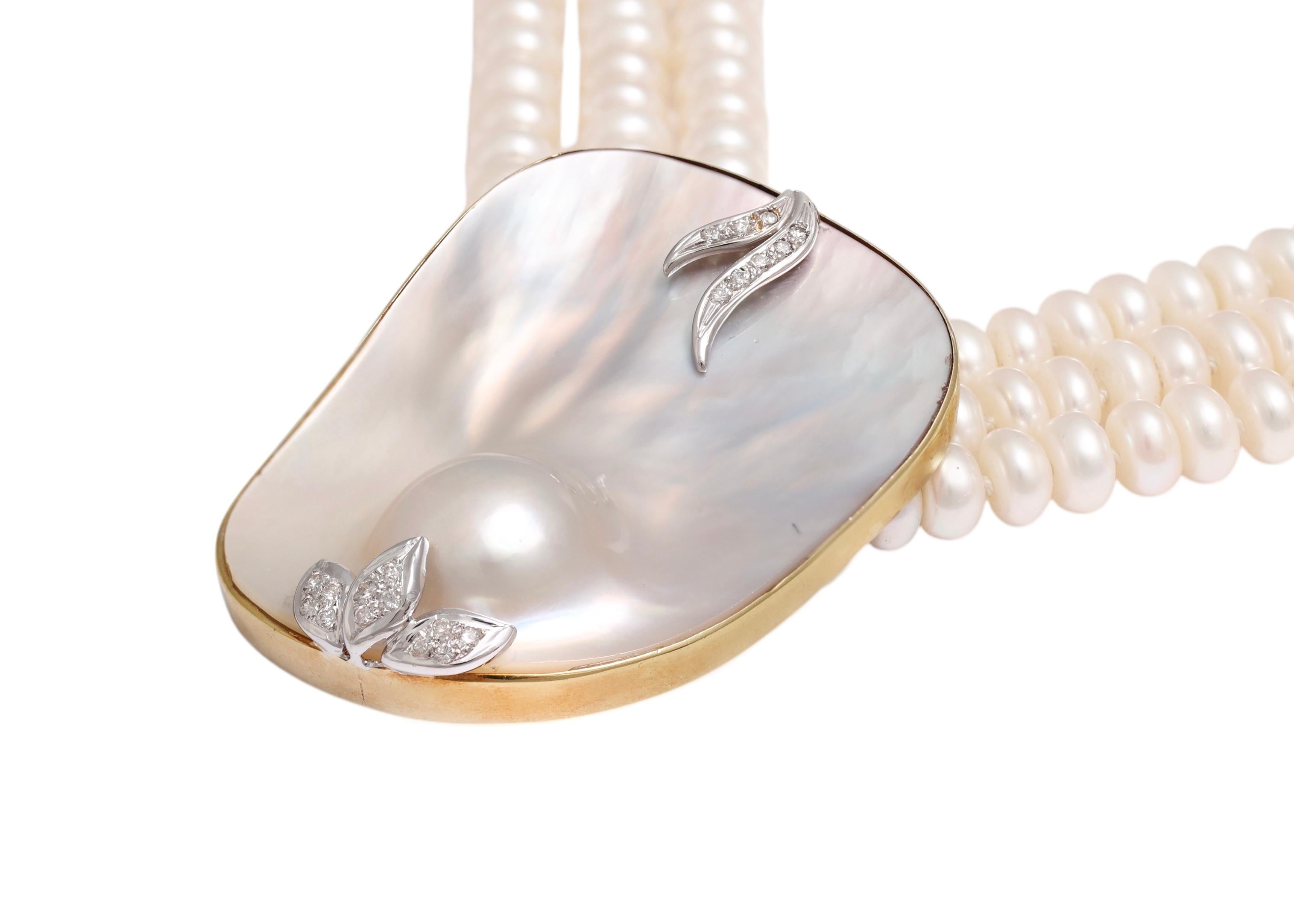 Taille brillant Collier/pendentif en or 18 carats à 3 rangs de perles, or et diamants, unique en son genre en vente