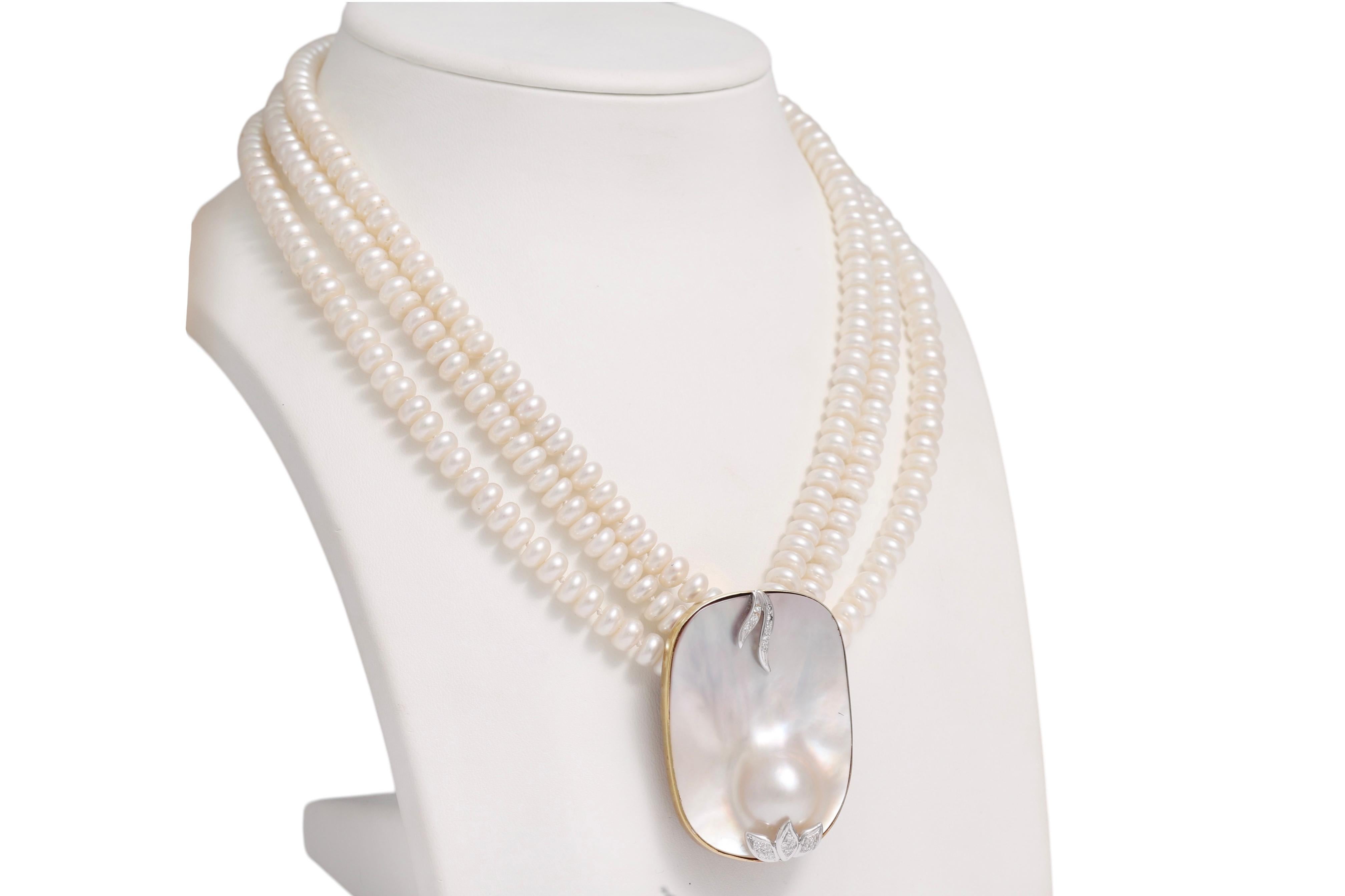 Collier/pendentif en or 18 carats à 3 rangs de perles, or et diamants, unique en son genre Neuf - En vente à Antwerp, BE
