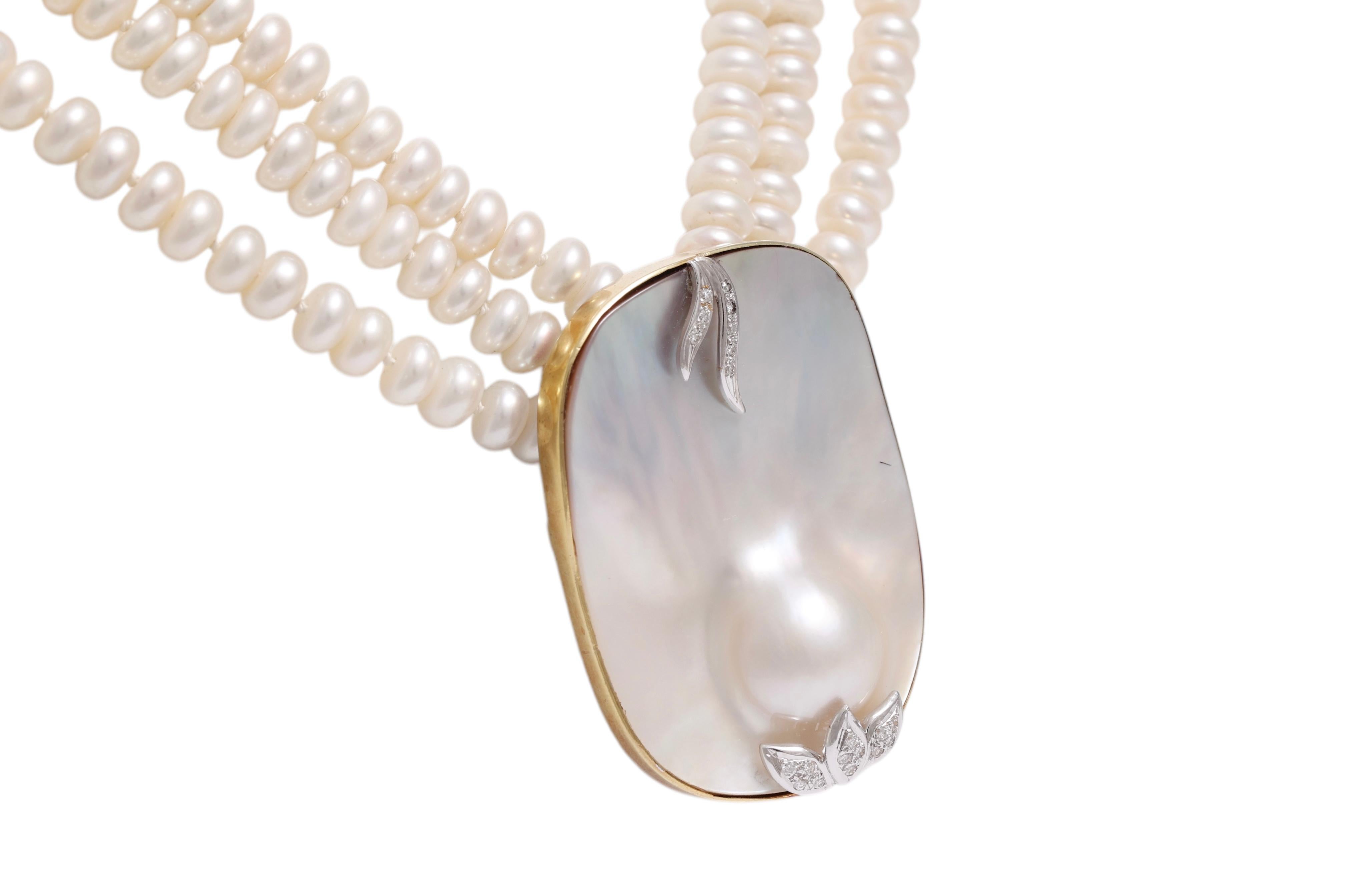Collier/pendentif en or 18 carats à 3 rangs de perles, or et diamants, unique en son genre Unisexe en vente