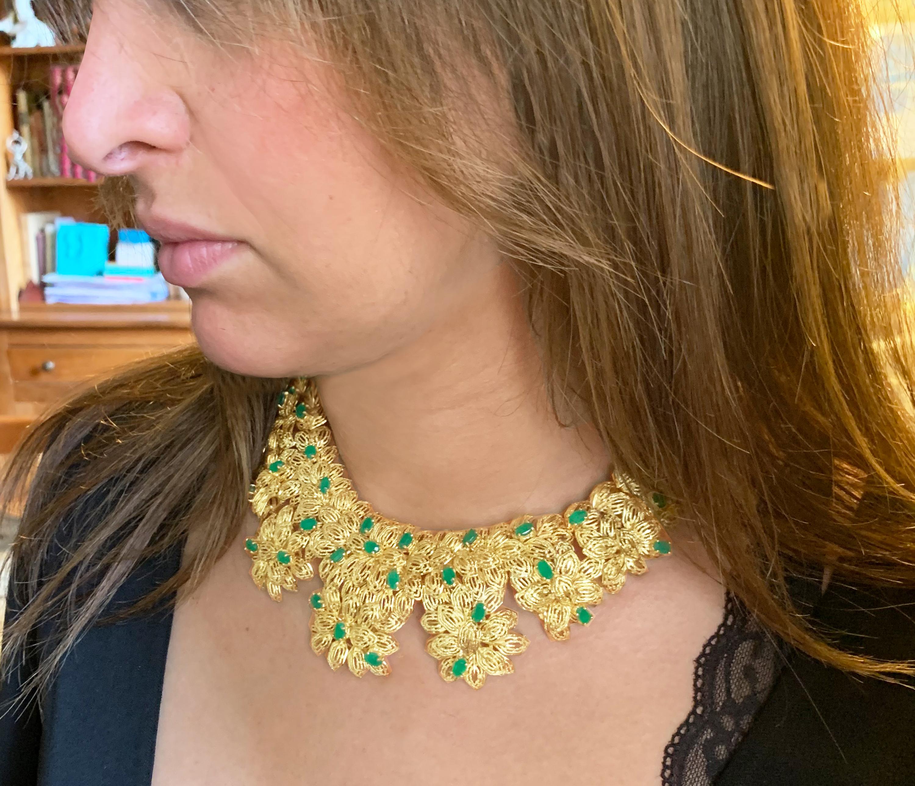 This incredible 18 Kt gold necklace with 28 shuttle-cut emeralds was made by a talented Italian craftsman in the 50s-60s. The floral motif and the unusual handwork make it a beautiful and unique jewel! 