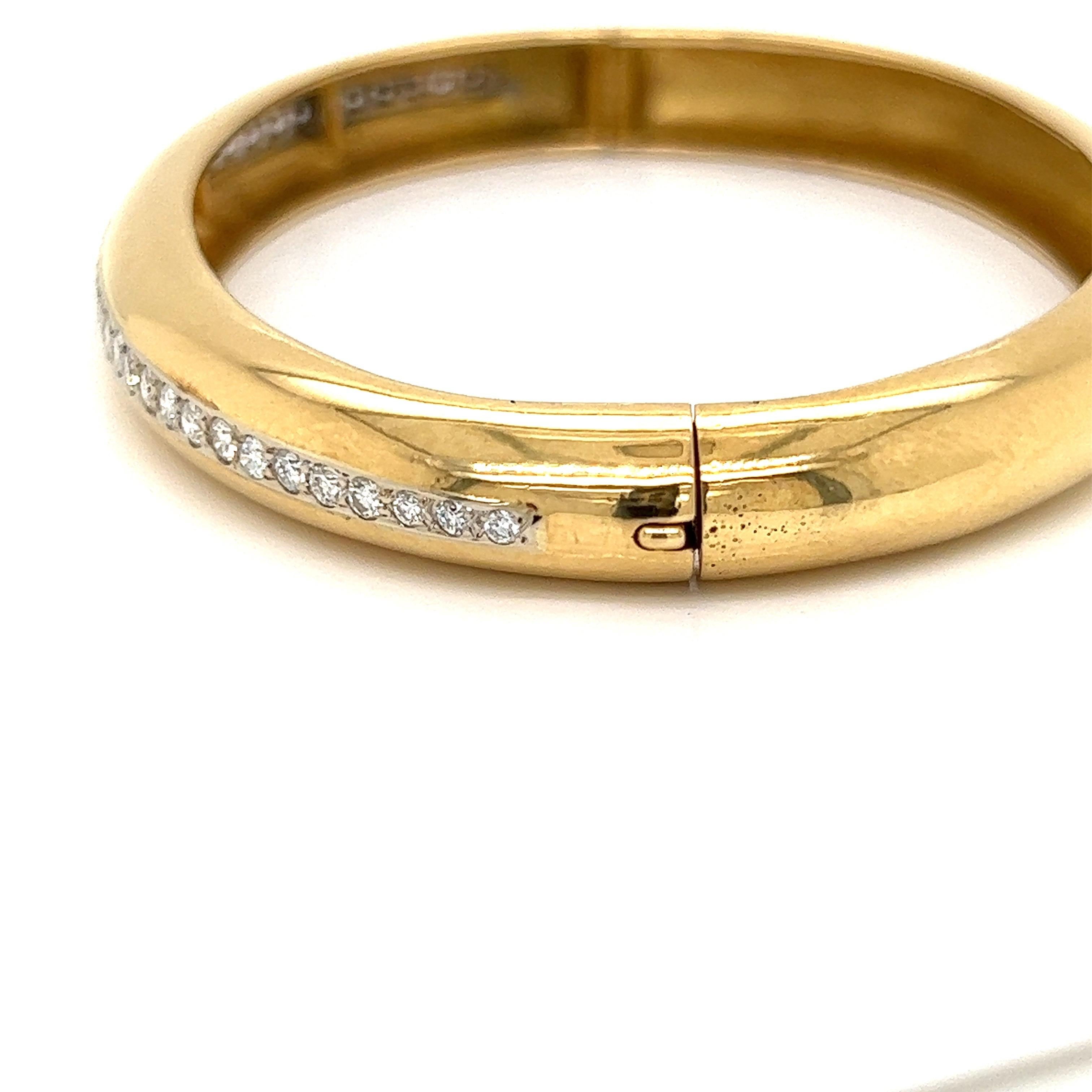 18 Kt Gold and Diamond Bangle Bracelet In Good Condition In Derby, NY