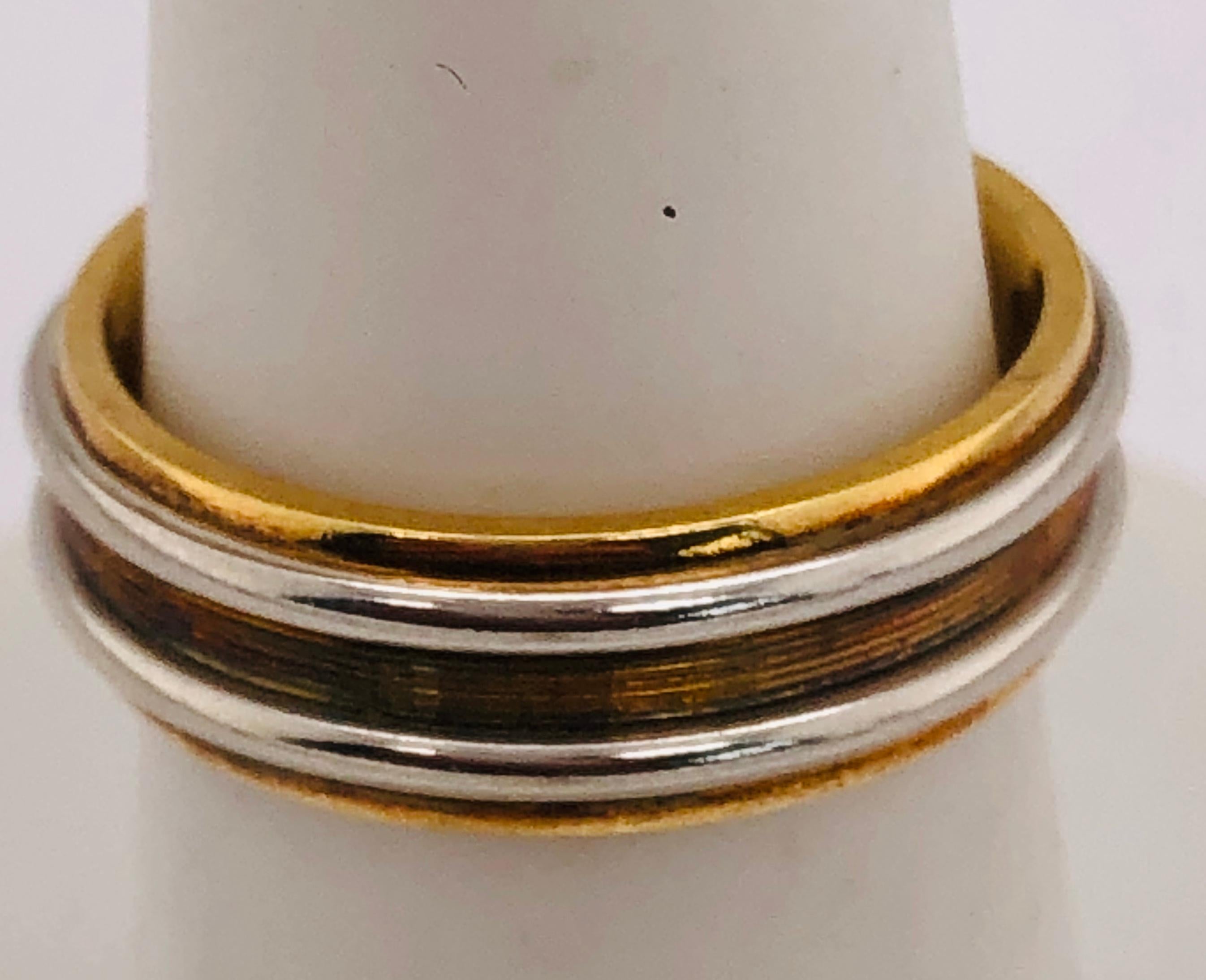 18 Kt Gold and Platinum Band Ring Wedding Bridal Ring (anneau de mariage en or et platine)
Taille 6.5 

