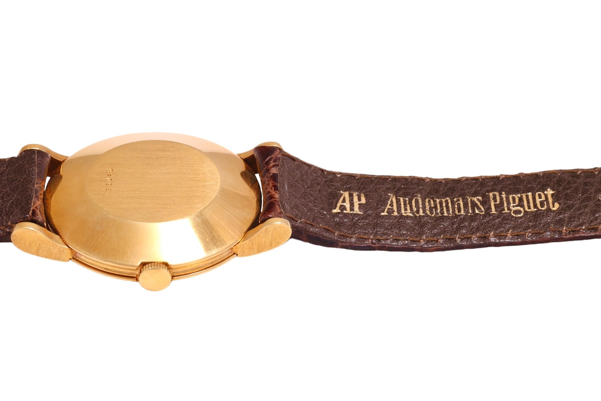 Women's or Men's 18 Kt Gold Audemars Piguet Cal K2070 Wrist Watch Collectors Automatic For Sale