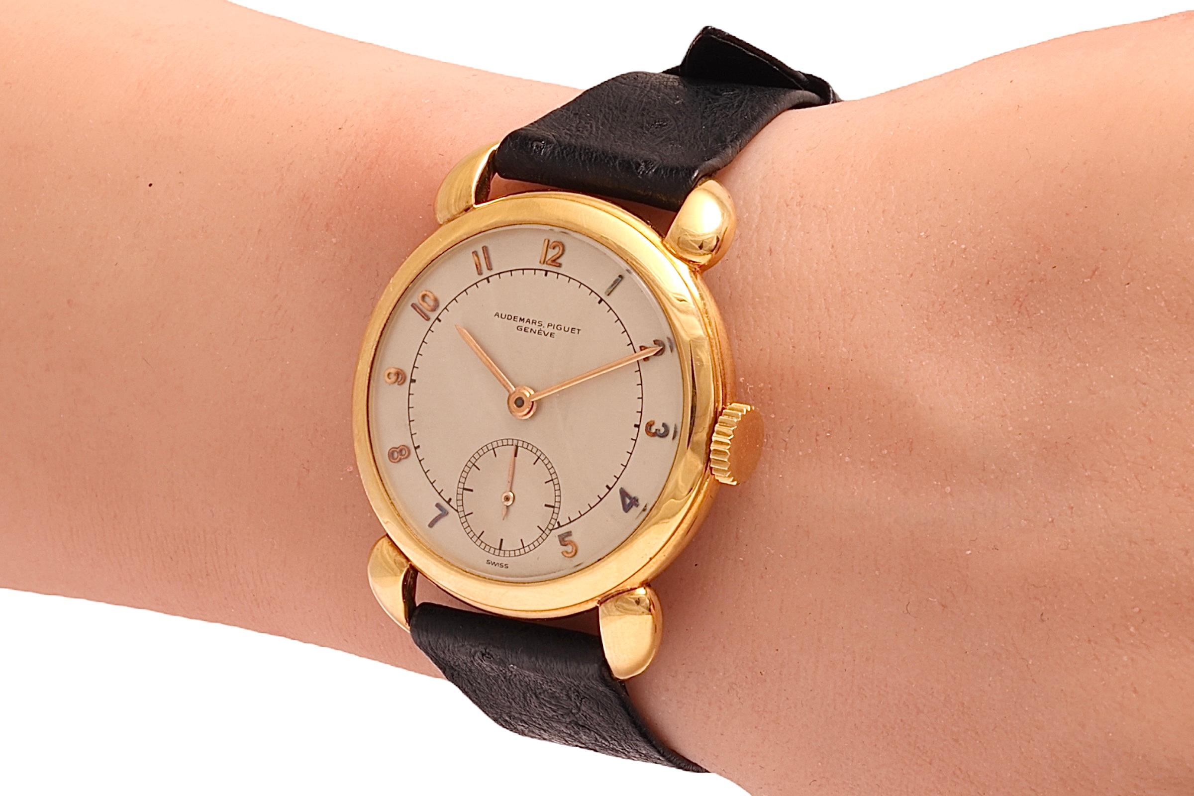 Women's or Men's 18 Kt Gold Audemars Piguet Calatrava Vintage Rare Collectors Wrist Watch 1940's For Sale