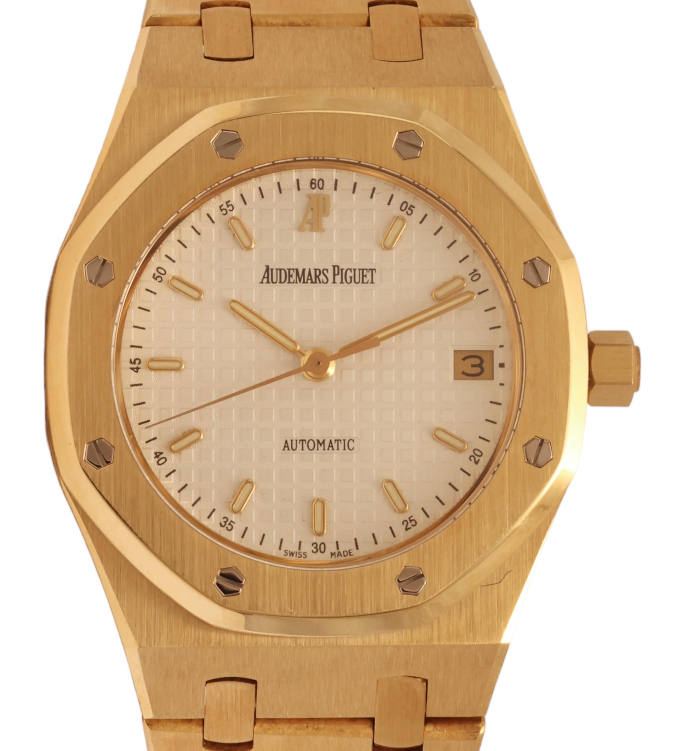 18 Kt Solid Gold Audemars Piguet Royal Oak 14790BA/O/0789BA/01 , Collectors Watch in Amazing Condition with Audemars Box & Papers

Comes with extra Audemars Croc Leather and Audemars Gold Folding Buckle to have the option to wear on croc leather
