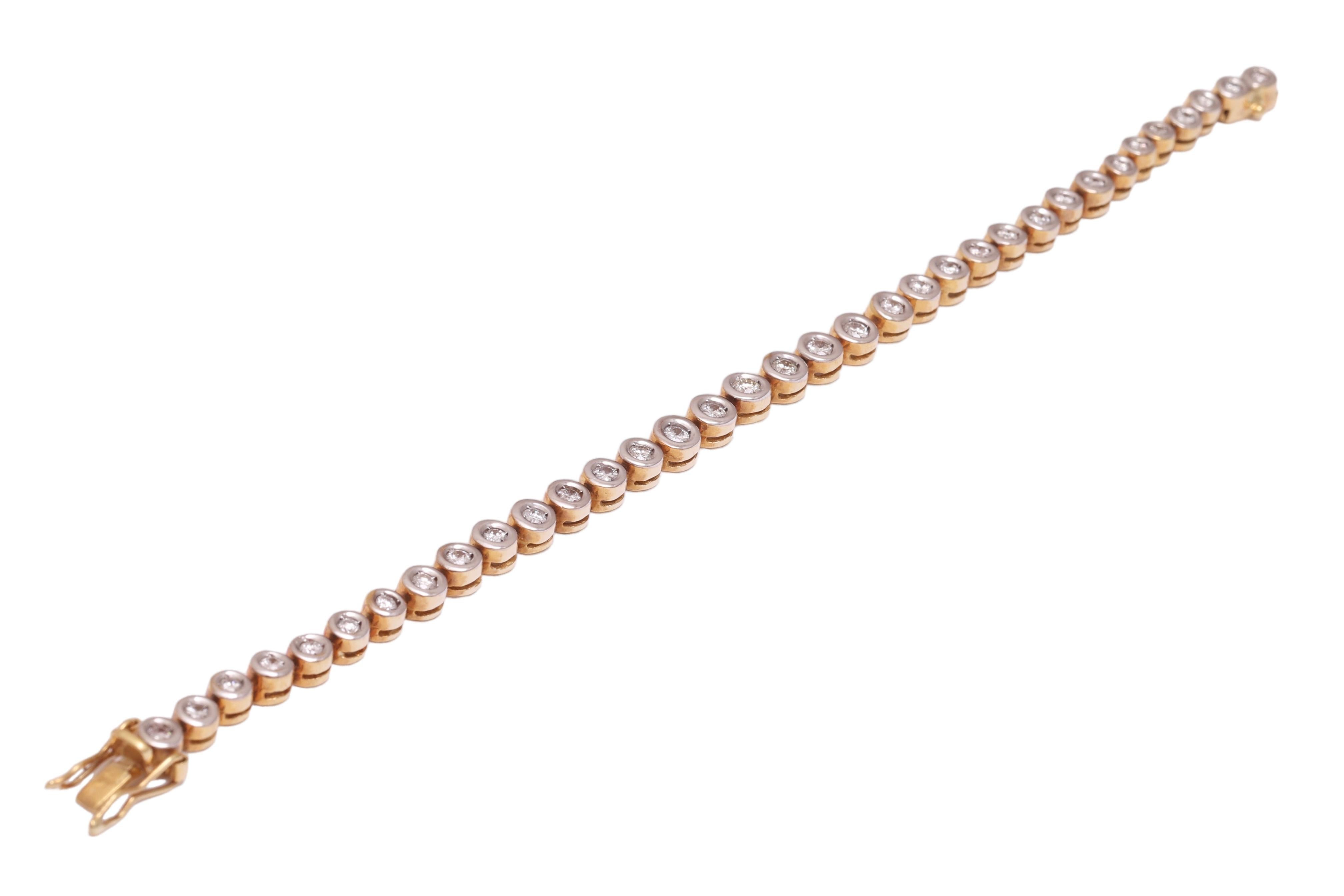 18 kt. Gold Bicolour Tennis Bracelet with 3.75 ct. Diamonds In New Condition For Sale In Antwerp, BE
