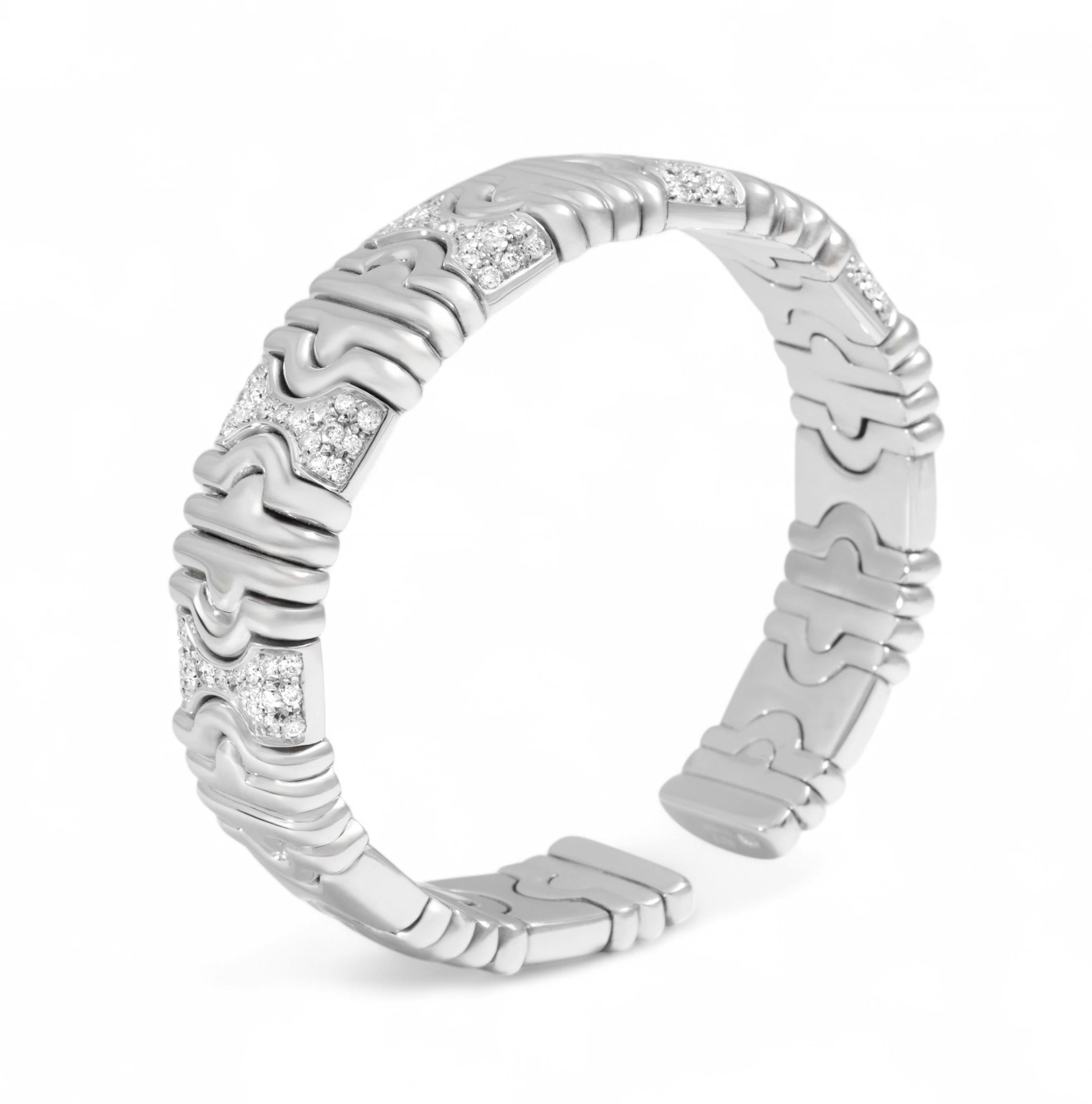 Pulsera flexible de oro de 18 kt y diamantes talla brillante Moderno en venta