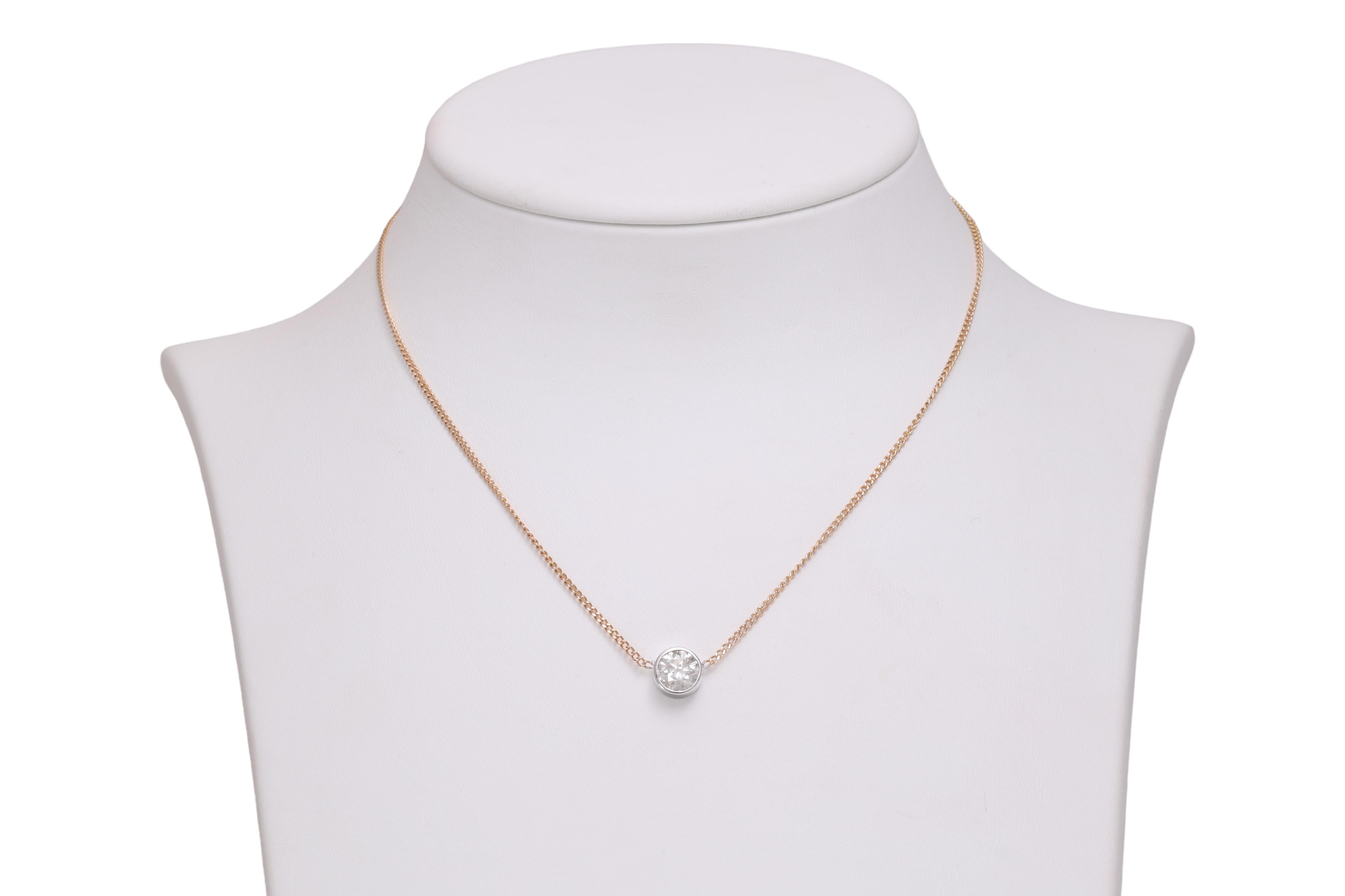 Modern IGi Certified 18 kt. Gold Diamond Pendant Choker Necklace with 1.06 ct. Diamond For Sale