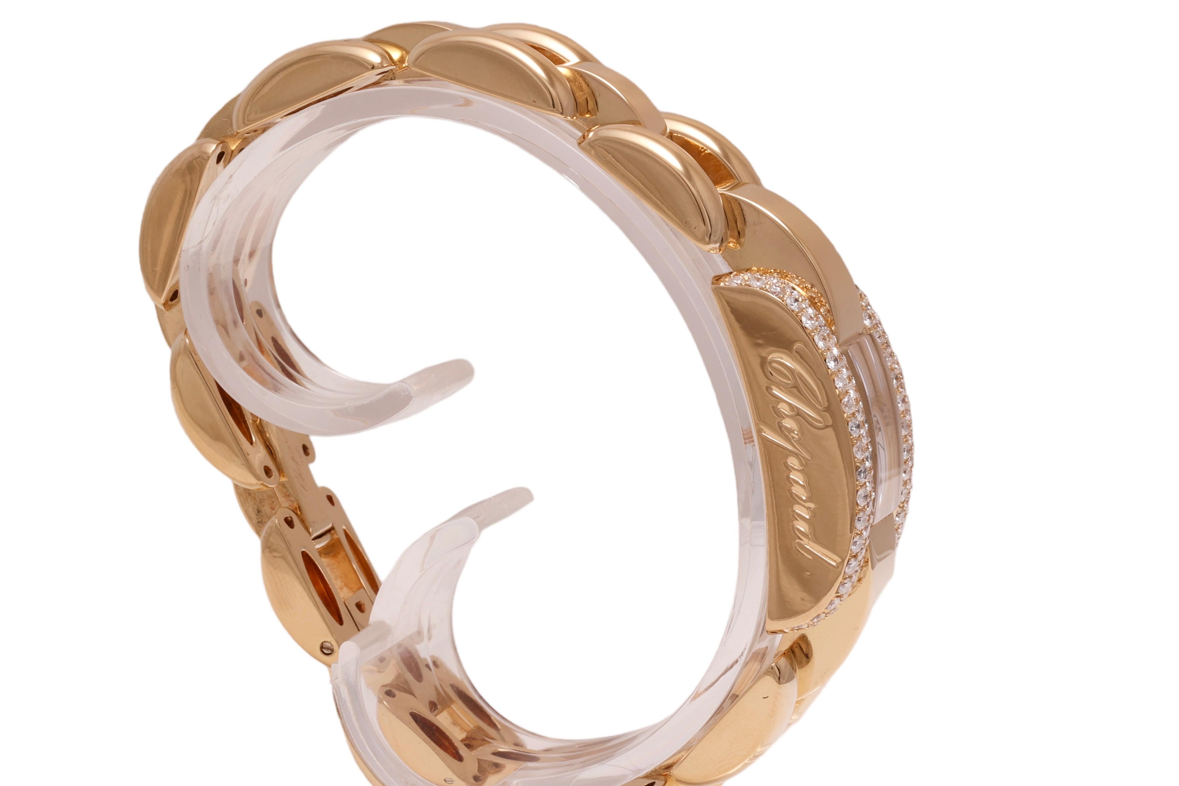 Taille brillant 18 Kt. Montre-bracelet en or et diamants Chopard La Strada en vente