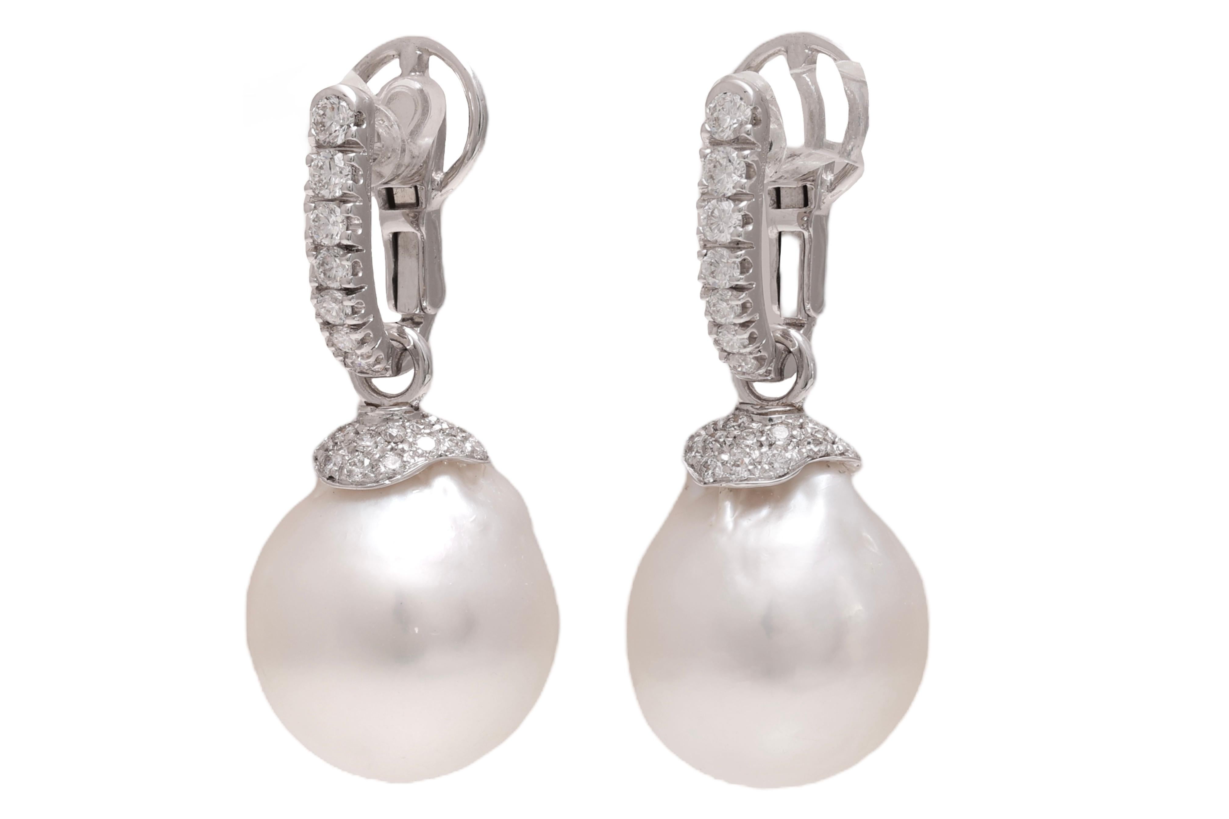 Modern 18 kt. Gold Earrings With Beautiful Pearls and 0.92 ct. Diamonds For Sale