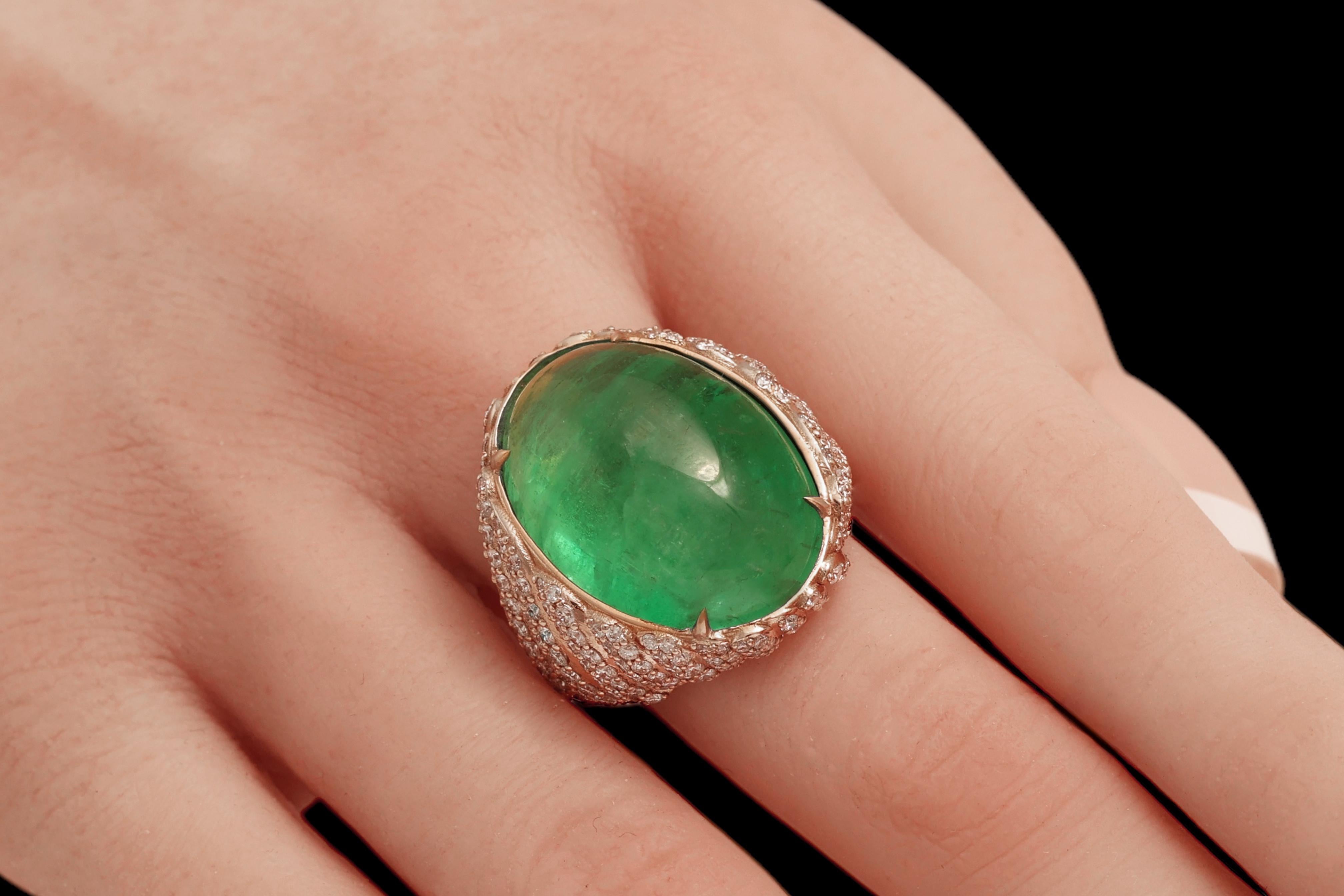 18 Kt Gold, Smaragd 24 Karat Cabochon & 3 Karat Diamant Ring im Angebot 6