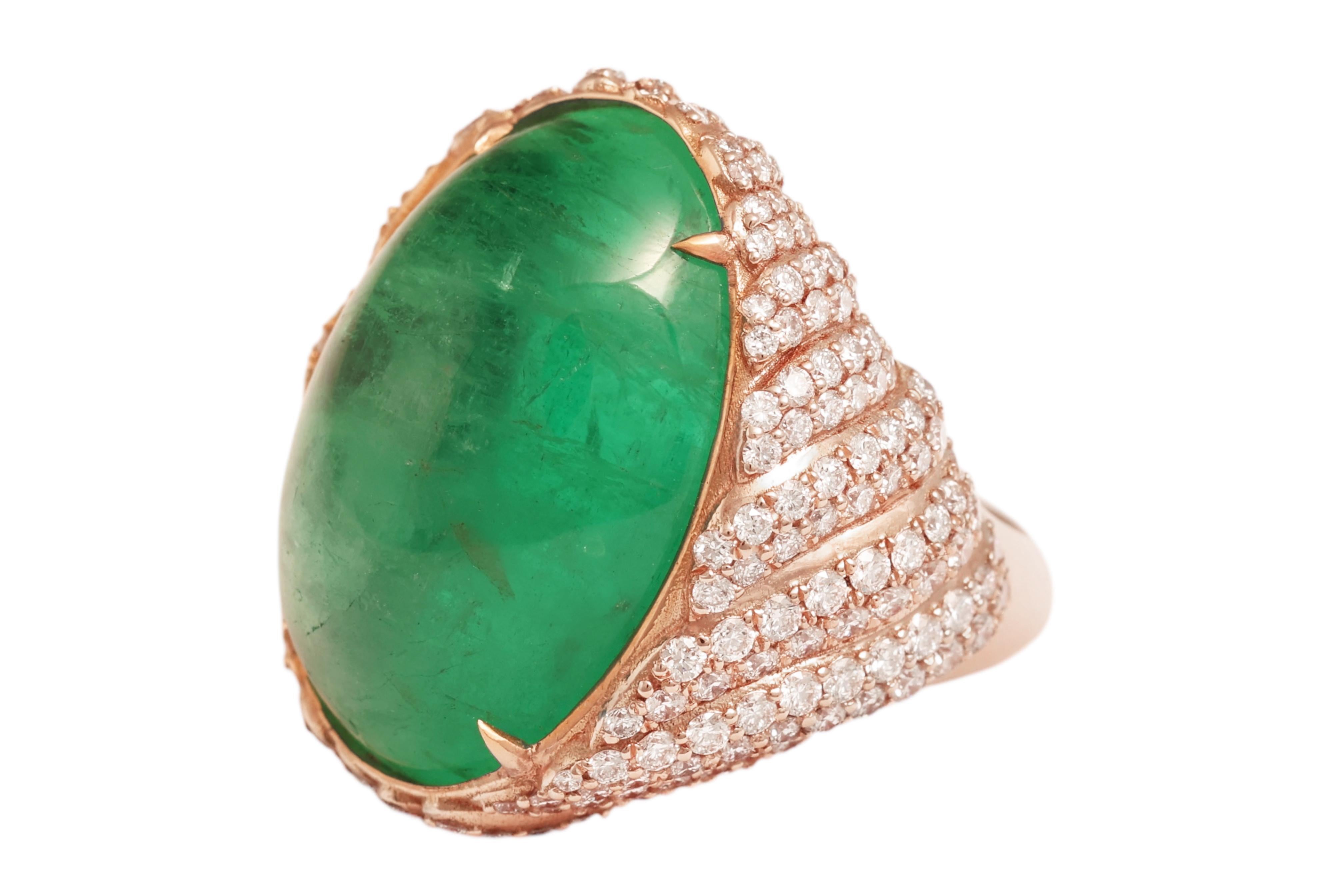 18 Kt Gold, Smaragd 24 Karat Cabochon & 3 Karat Diamant Ring (Kunsthandwerker*in) im Angebot