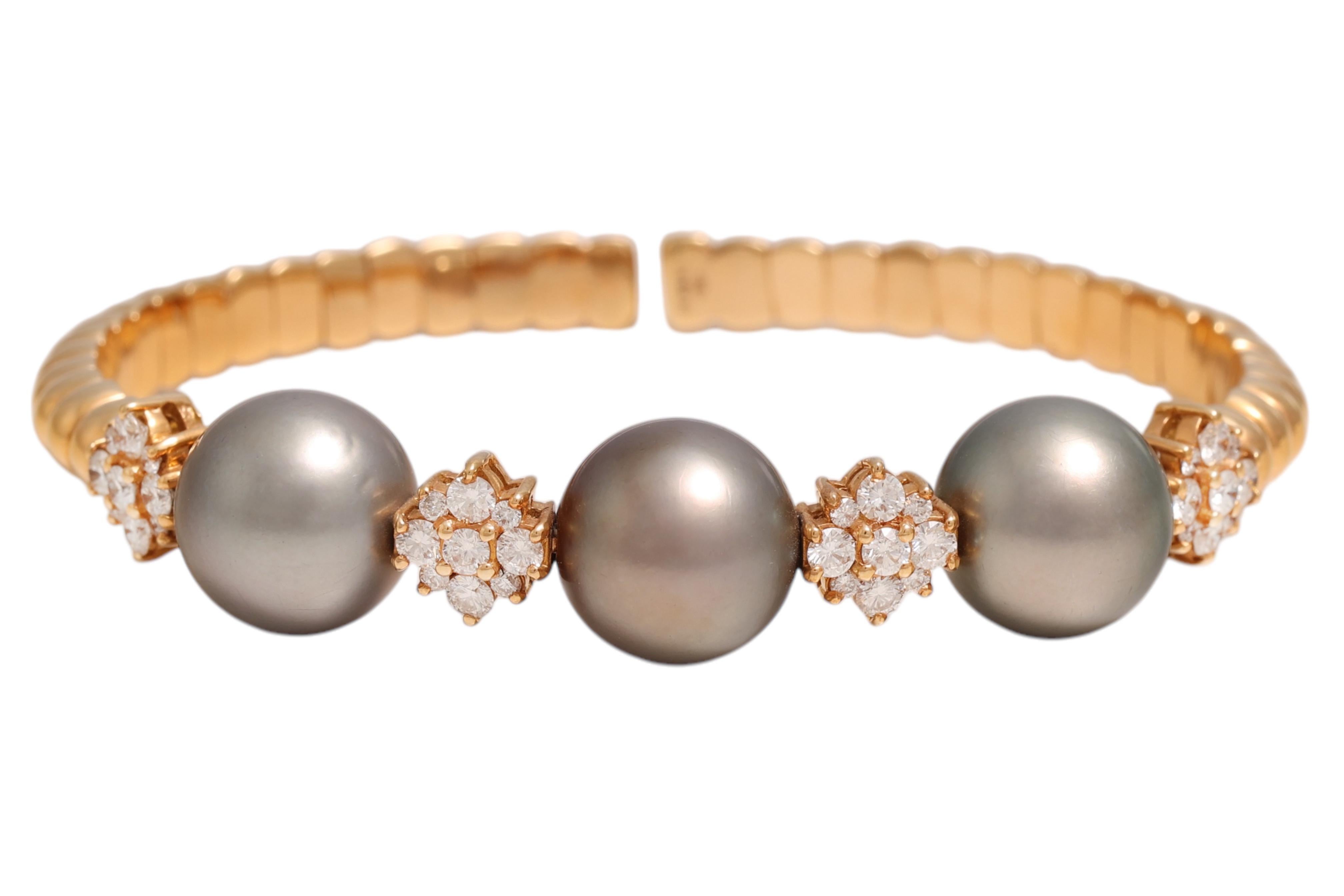 PINK GOLDEN FLEXIBLE BANGLE BRACELET WITH TAHITI PEARLS & DIAMONDS

MATERIAL: 18 kt  pink gold

SIZE: 64.50 mm x 58 mm, to fit 18 cm wrist 

WEIGHT: 31.7 grams / 1.115 oz / 20.4 dwt

PEARLS: pct br 36.30, 11.90 mm

DIAMONDS: brilliant cut diamonds