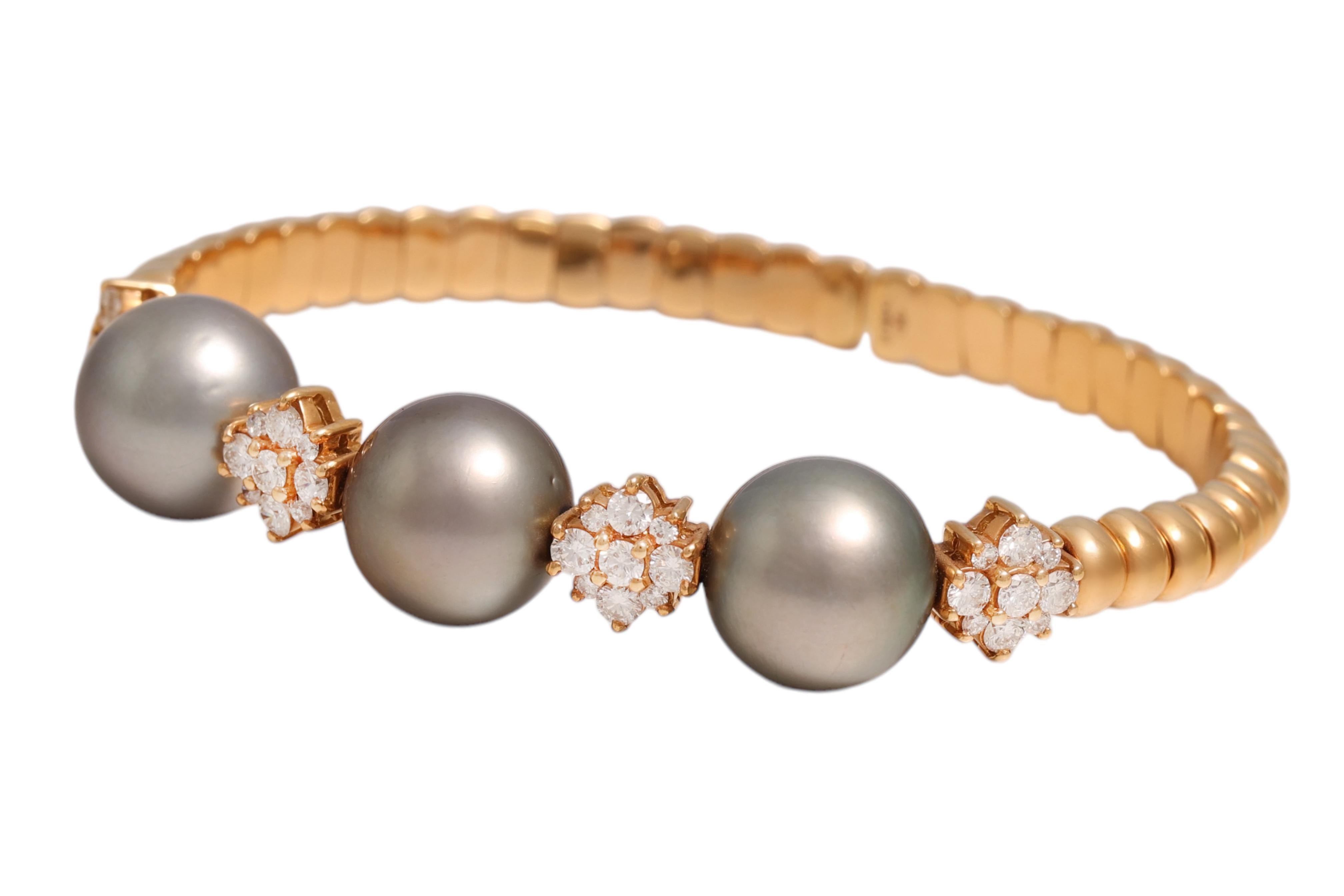 Modern 18 Kt Gold Flexible Bangle Bracelet Tahiti Pearls & Diamonds For Sale