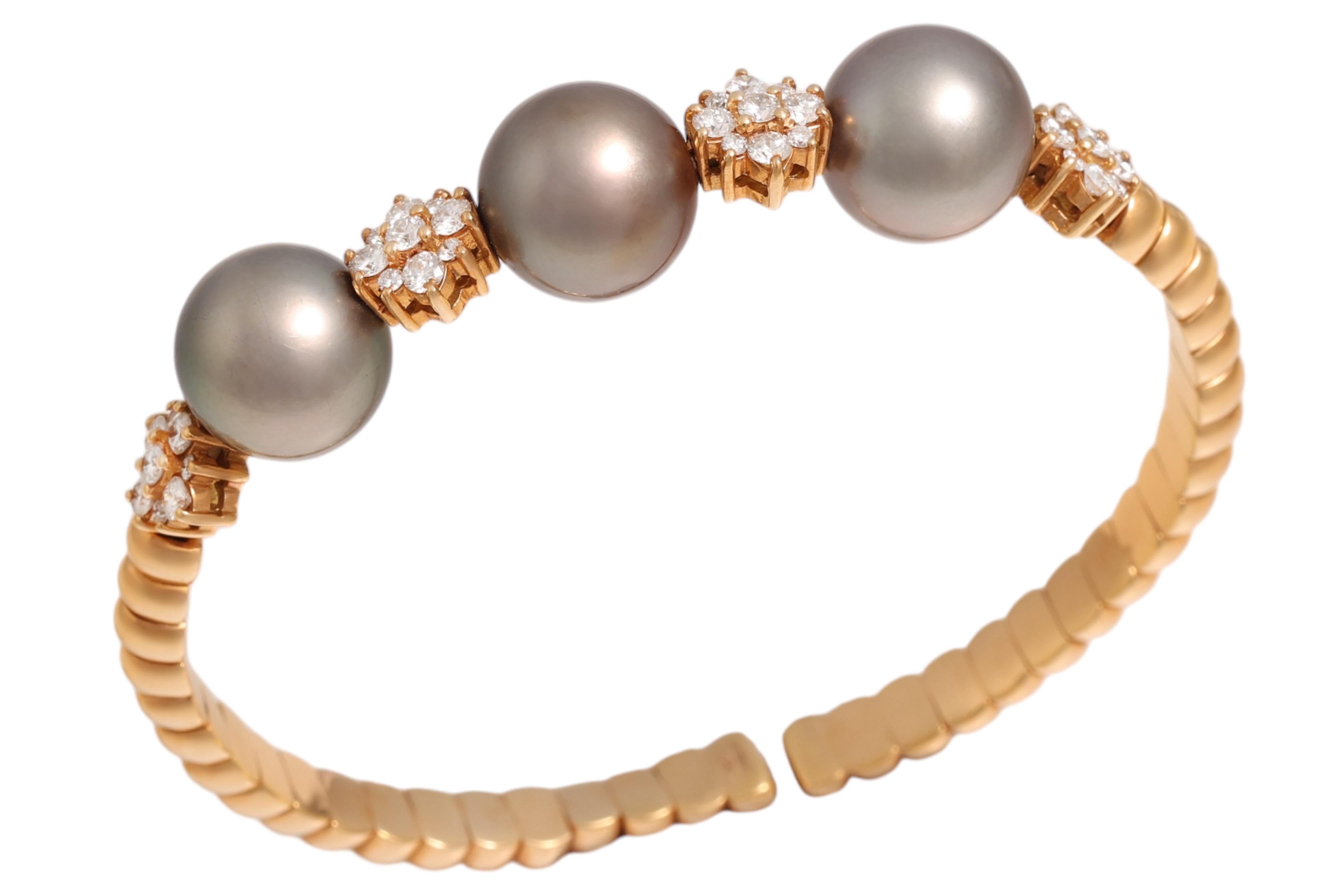 18 Kt Gold Flexible Bangle Bracelet Tahiti Pearls & Diamonds In New Condition For Sale In Antwerp, BE
