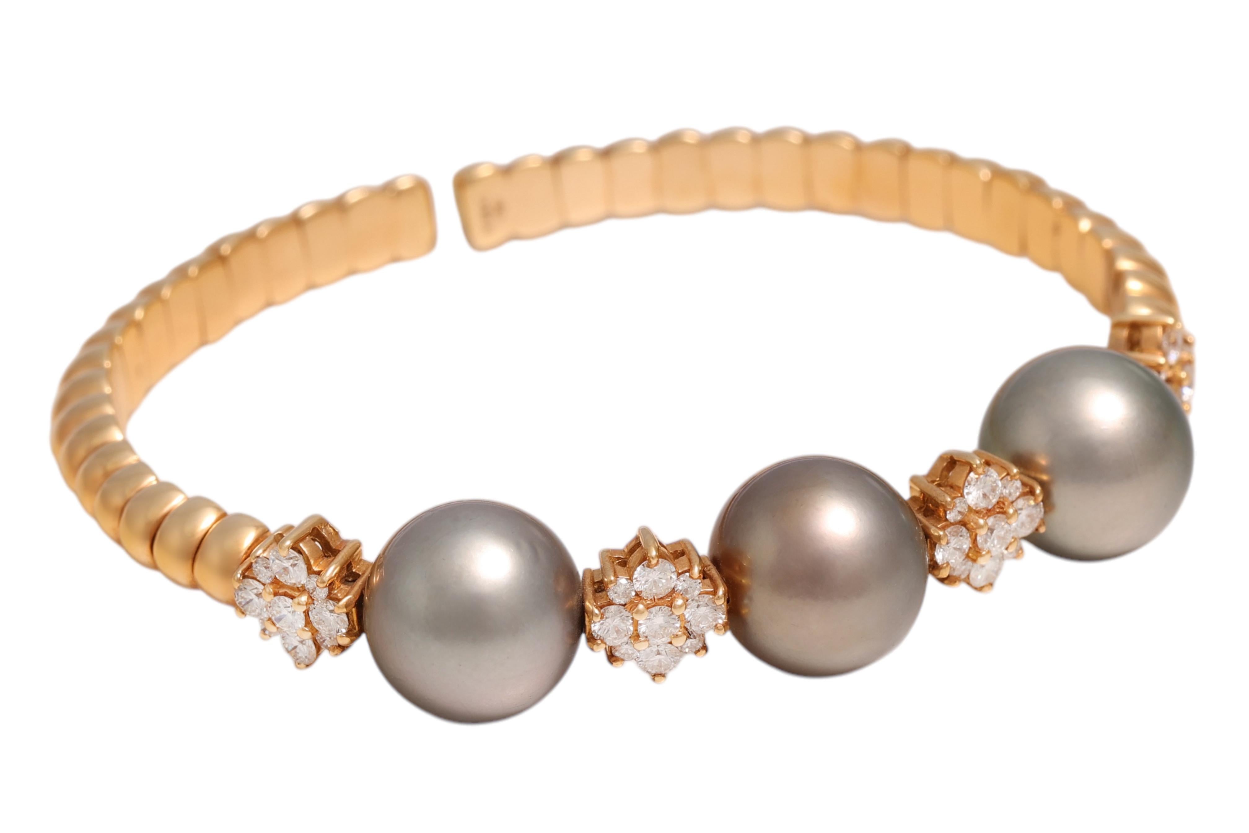 Women's or Men's 18 Kt Gold Flexible Bangle Bracelet Tahiti Pearls & Diamonds For Sale