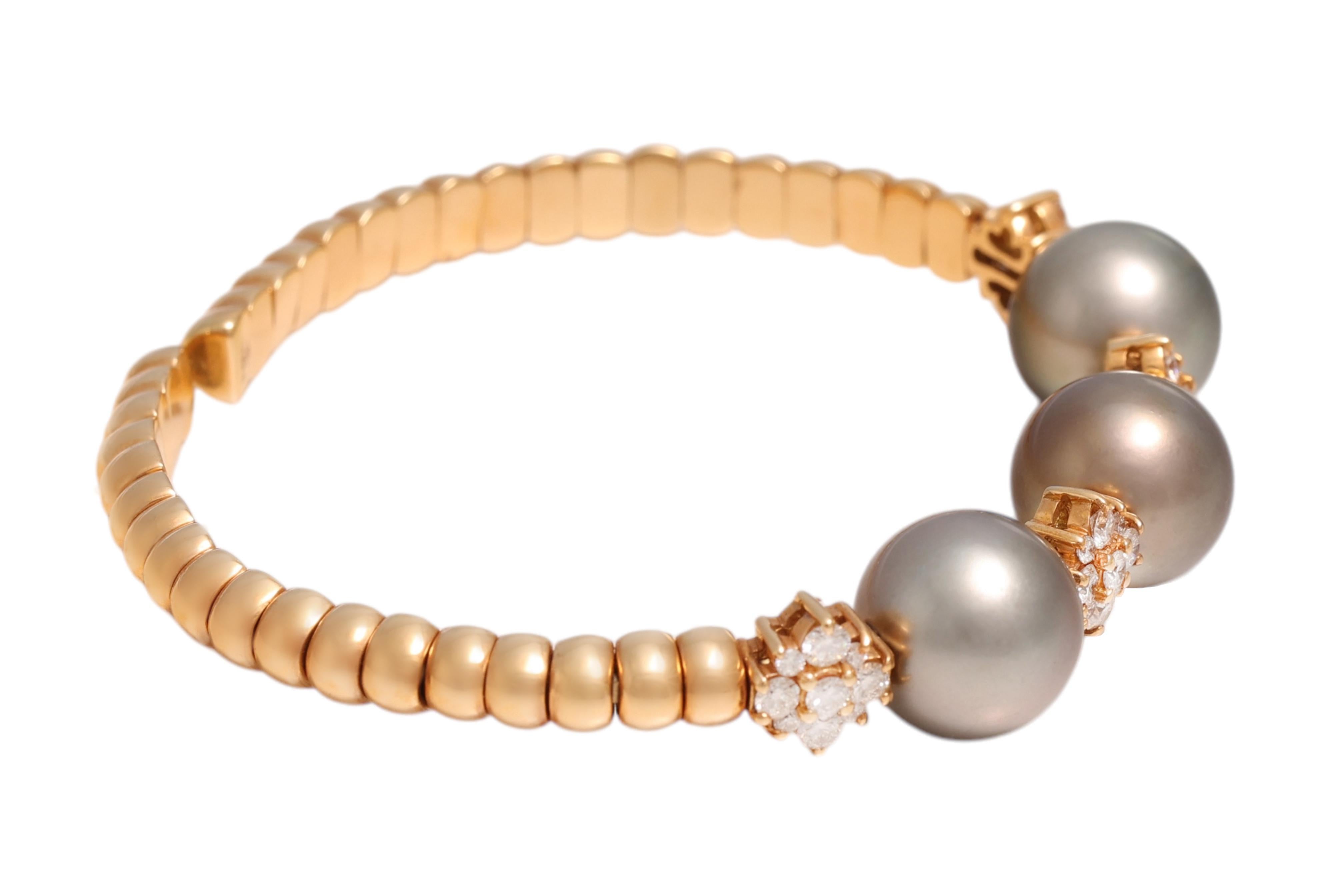 18 Kt Gold Flexible Bangle Bracelet Tahiti Pearls & Diamonds For Sale 1
