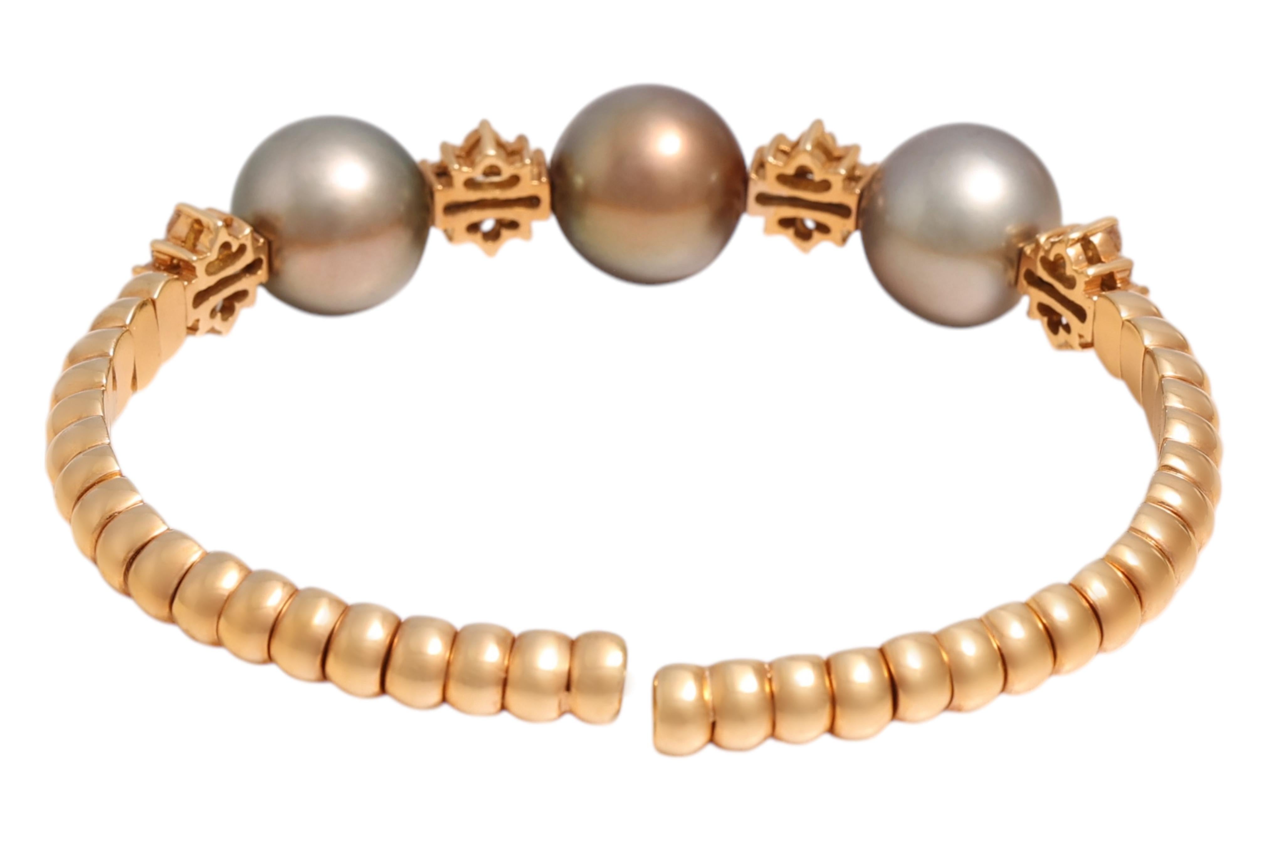 18 Kt Gold Flexible Bangle Bracelet Tahiti Pearls & Diamonds For Sale 3
