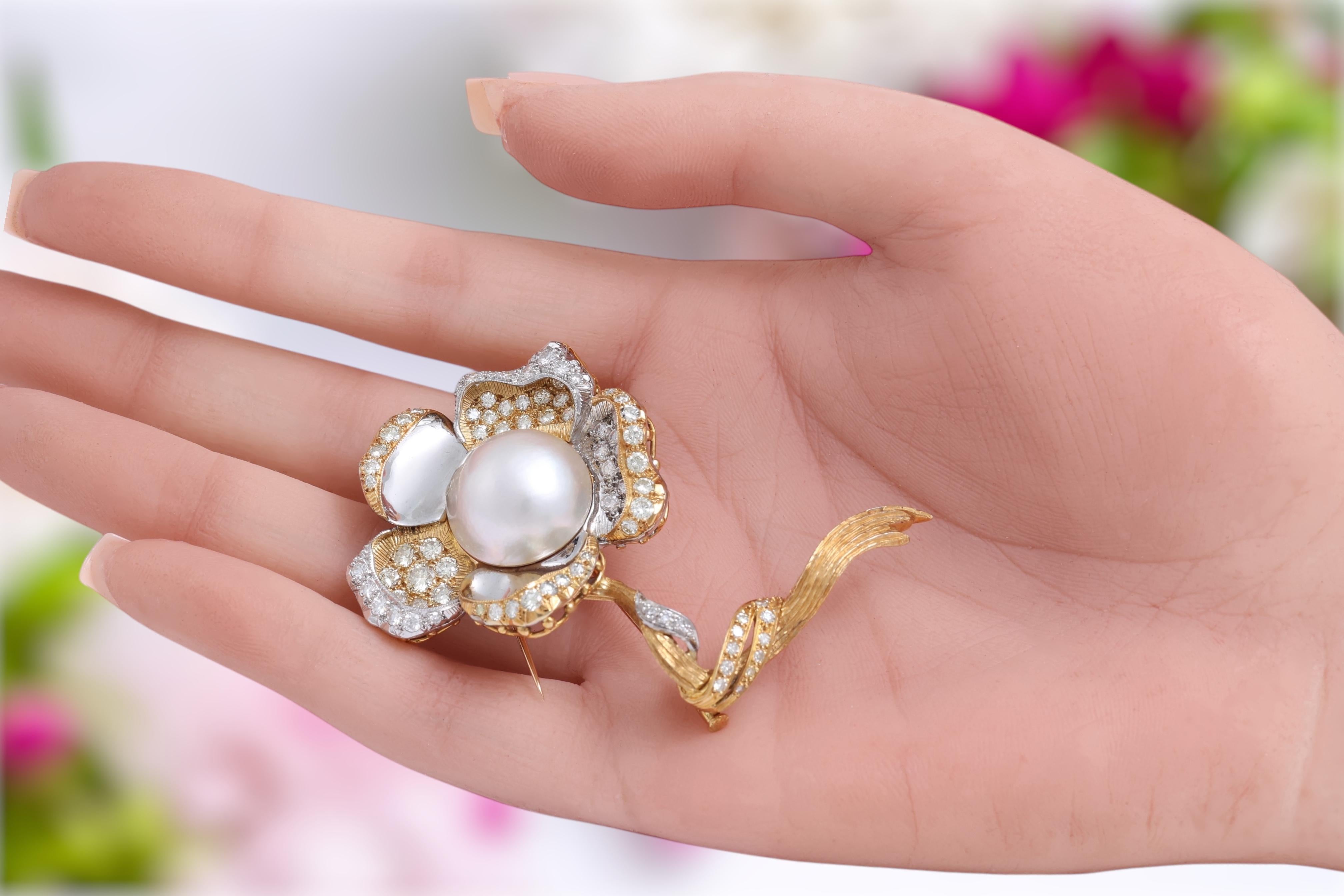 18 Kt Gold Flower Brooch with Big Pearl 16.5 mm, Daou Design, Estate Sultan Oman For Sale 5
