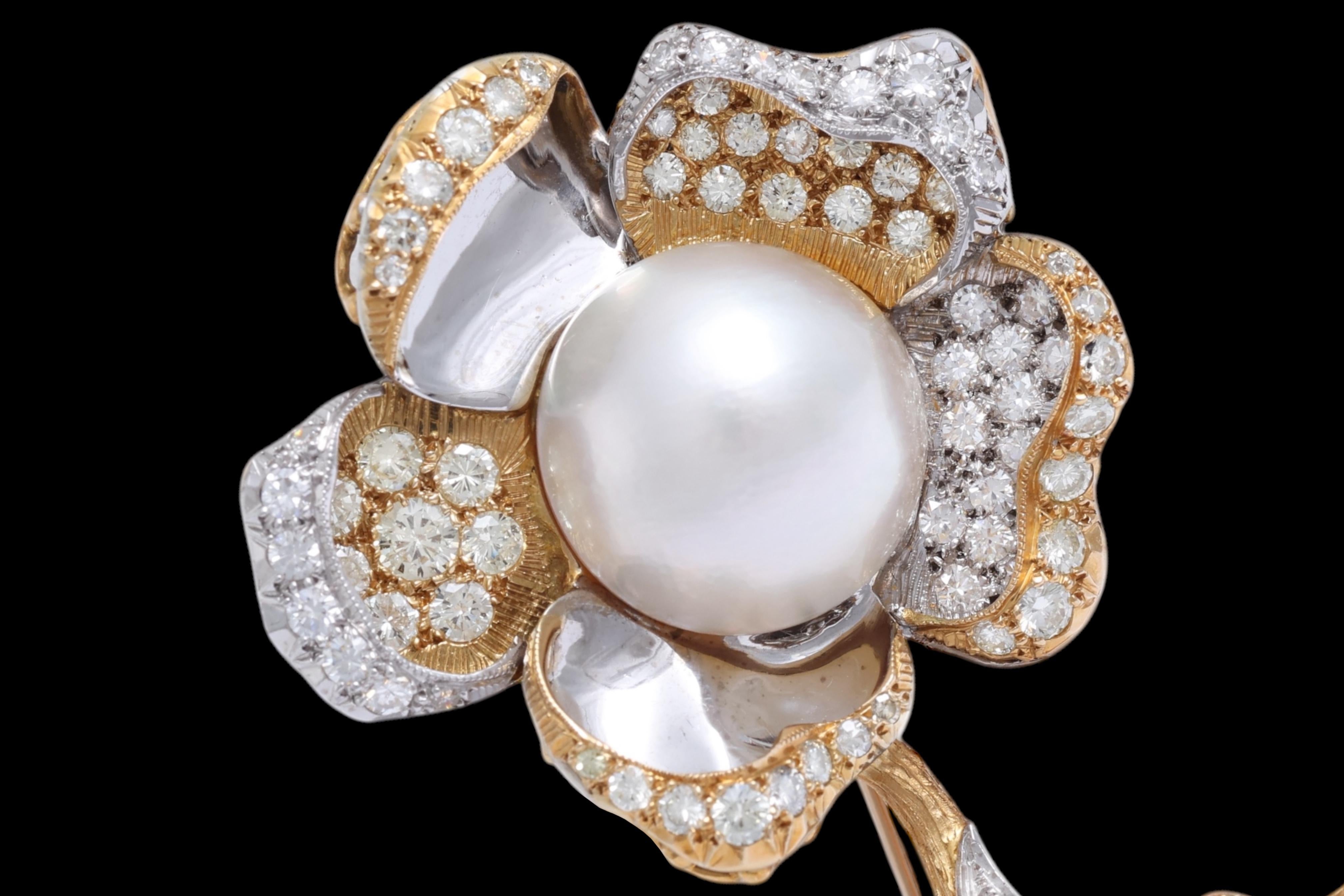 Women's or Men's 18 Kt Gold Flower Brooch with Big Pearl 16.5 mm, Daou Design, Estate Sultan Oman For Sale