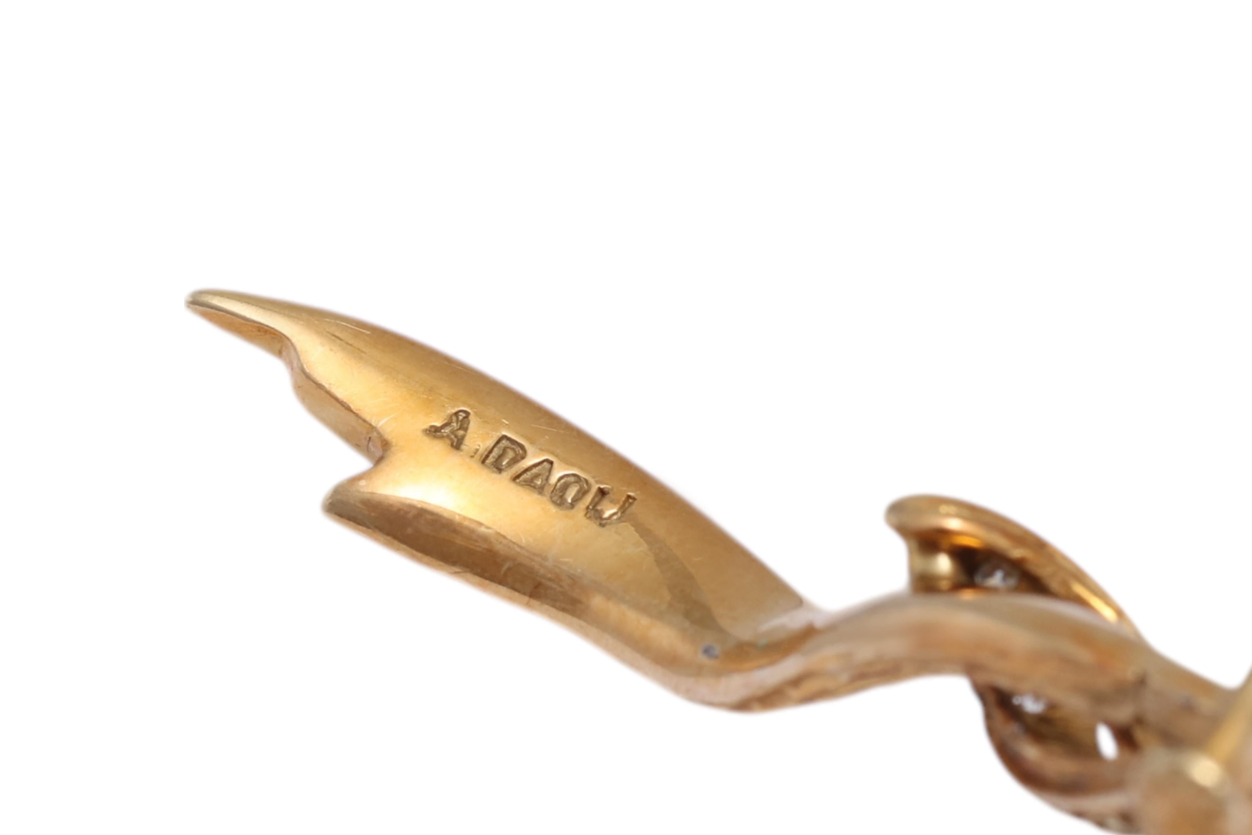 18 Kt Gold Flower Brooch with Big Pearl 16.5 mm, Daou Design, Estate Sultan Oman For Sale 3